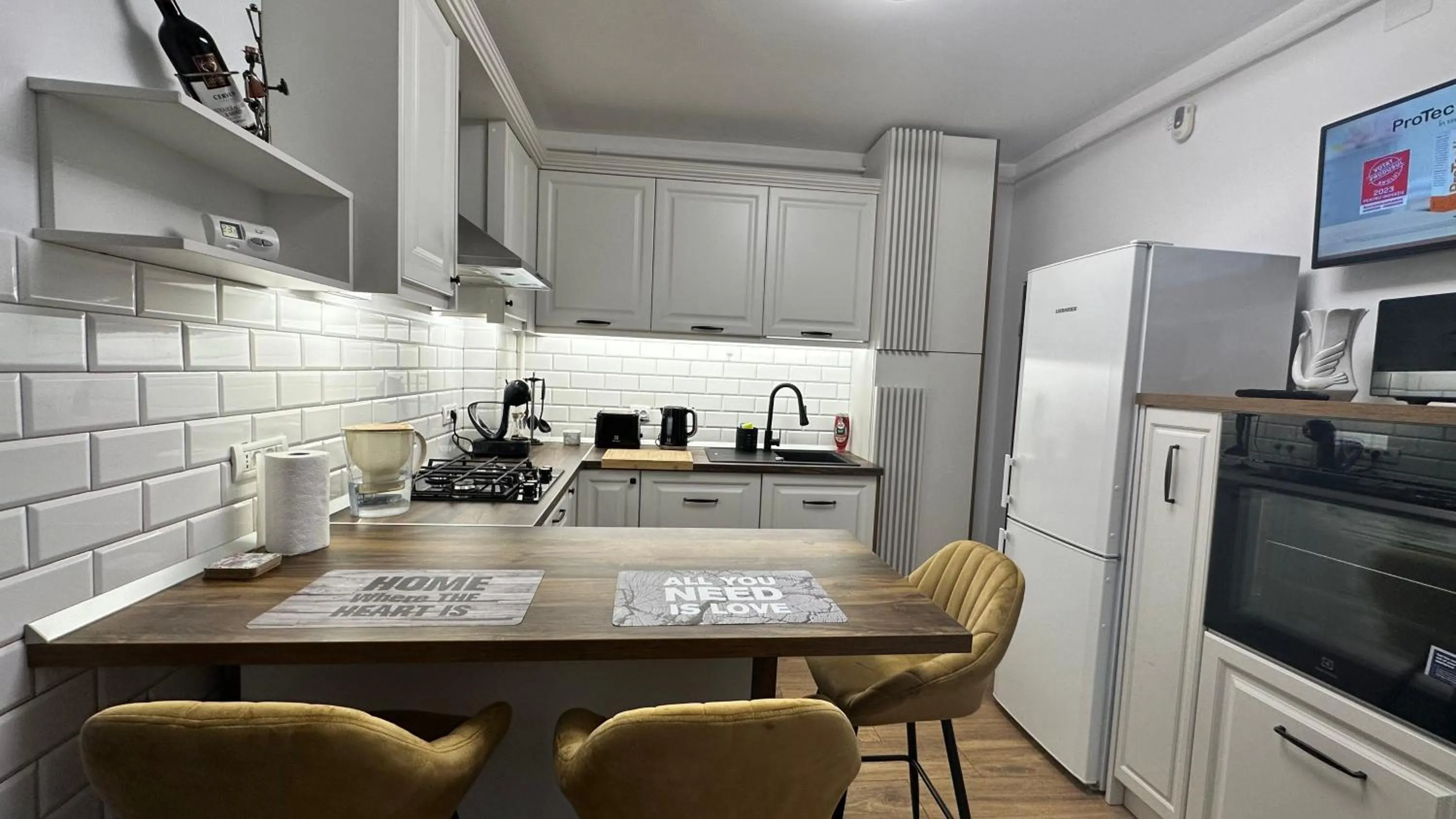 Cozy Corner Guesthouse - Civic Center, free Parking, garden with BBQ