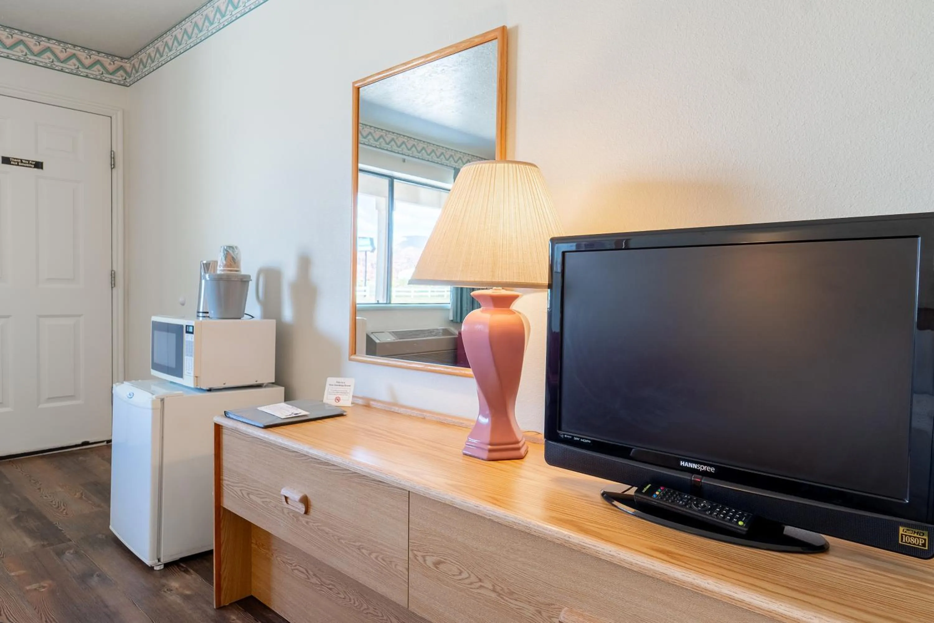 TV and multimedia in Motel Torrey