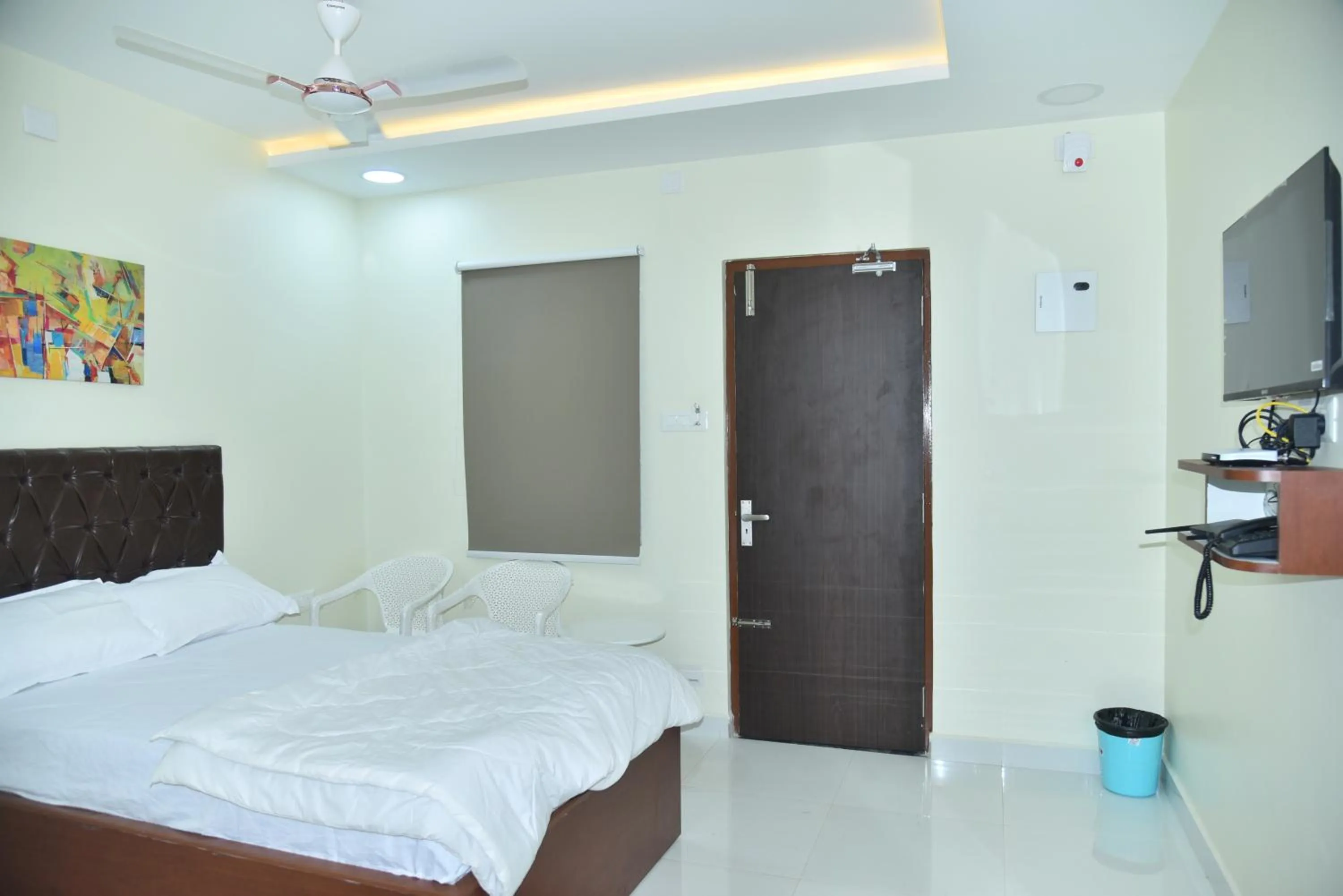 Bed in The Paradise Guest Inn