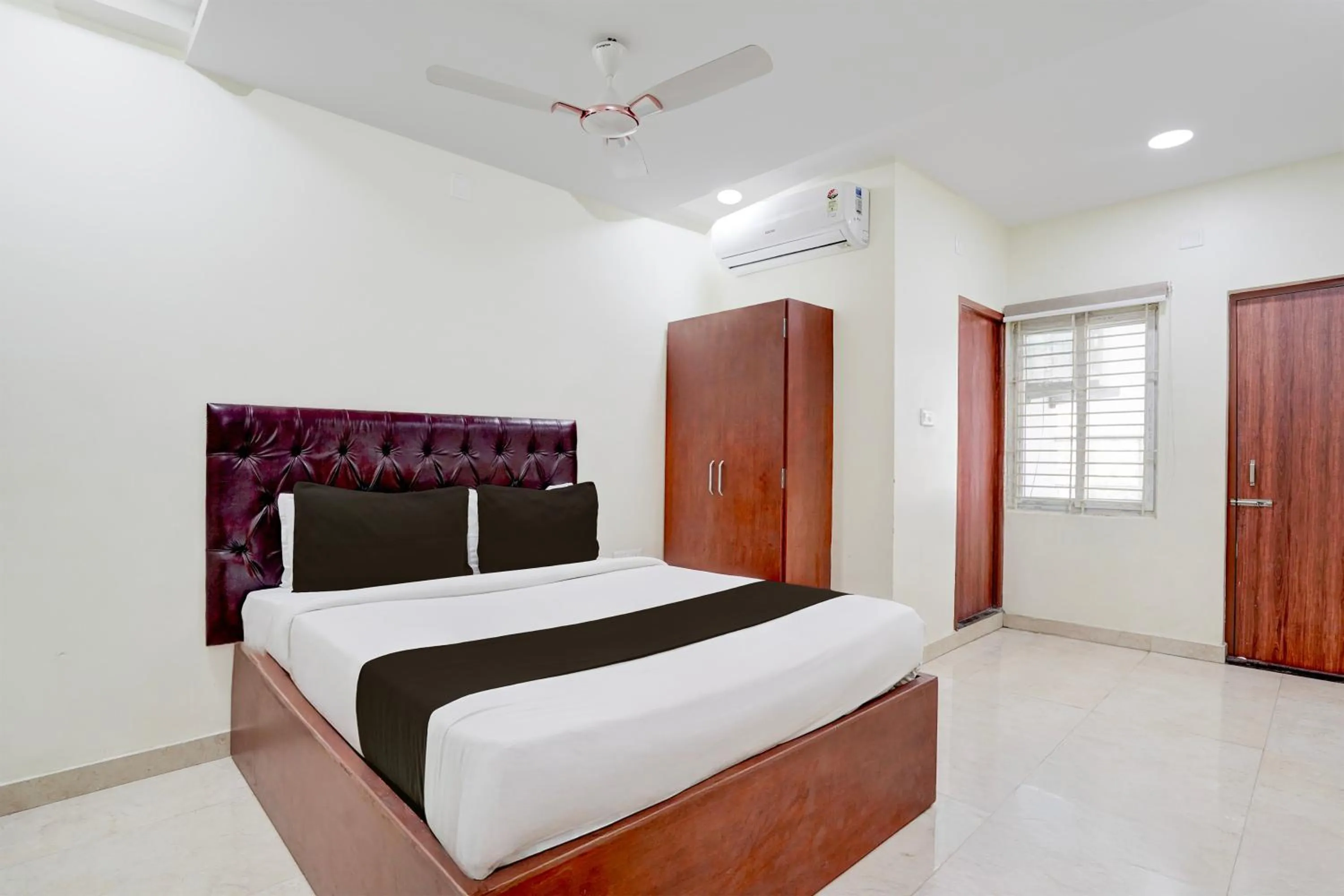 Bedroom, Bed in Hotel O Magunta Layout Nellore Formerly The Paradise Guest Inn