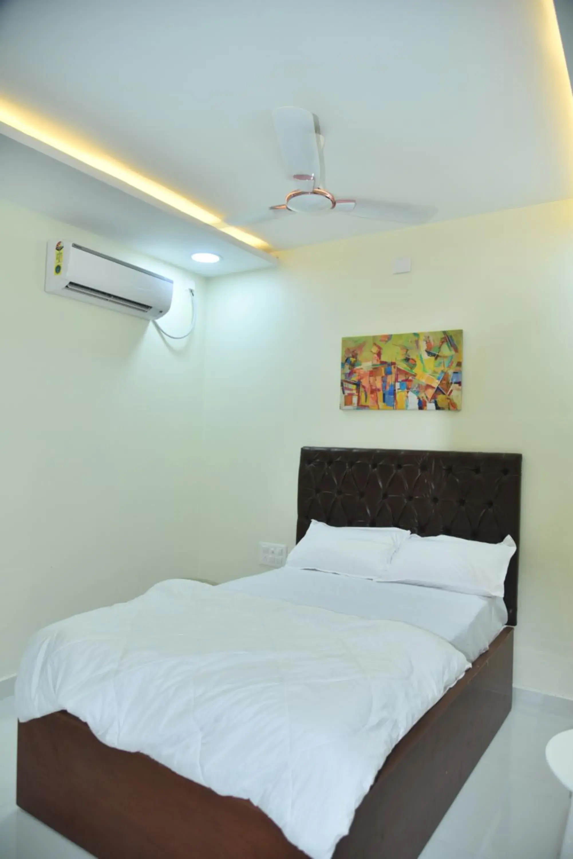 Bed in The Paradise Guest Inn Bed in The Paradise Guest Inn