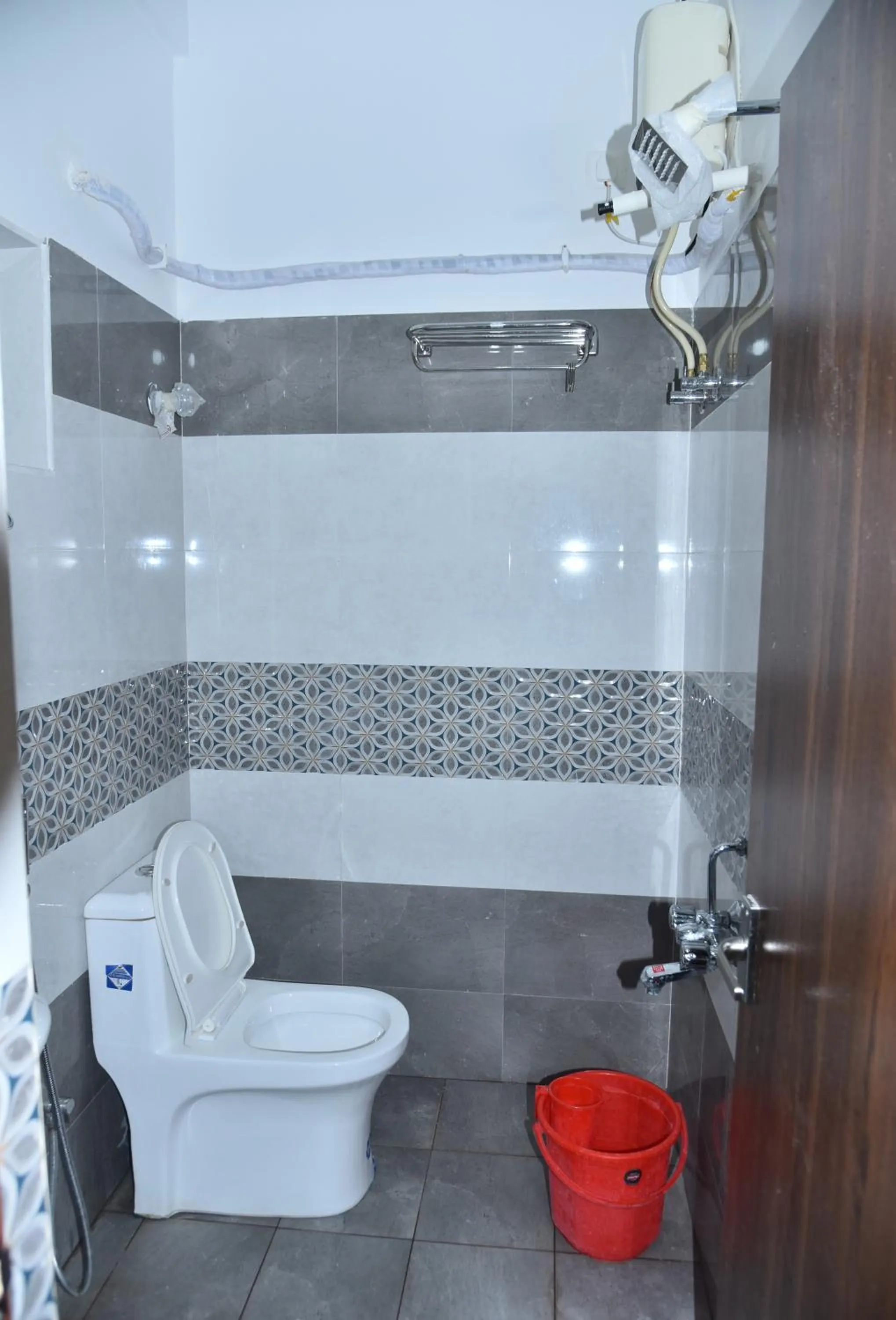 Shower in The Paradise Guest Inn