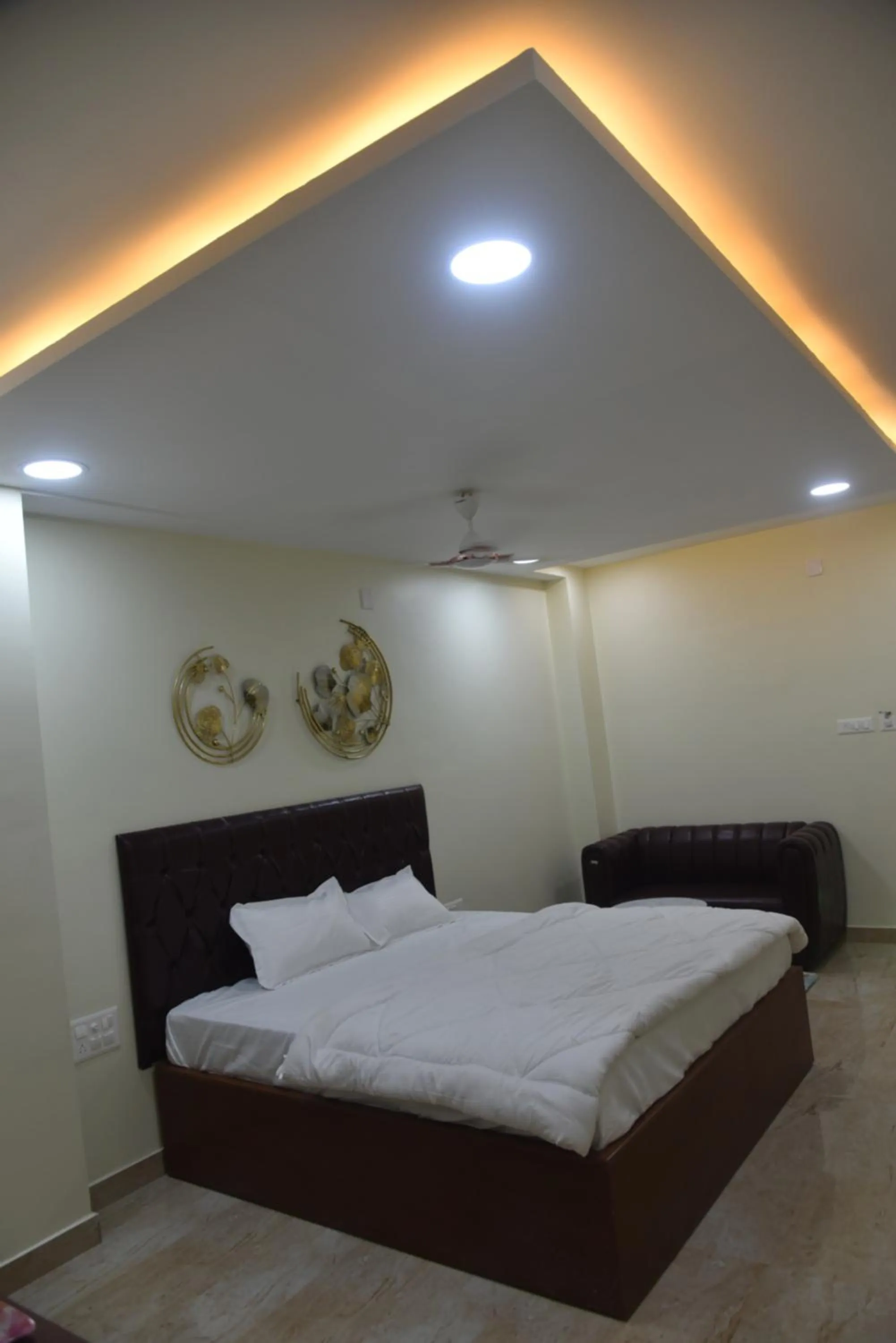 Bed in The Paradise Guest Inn