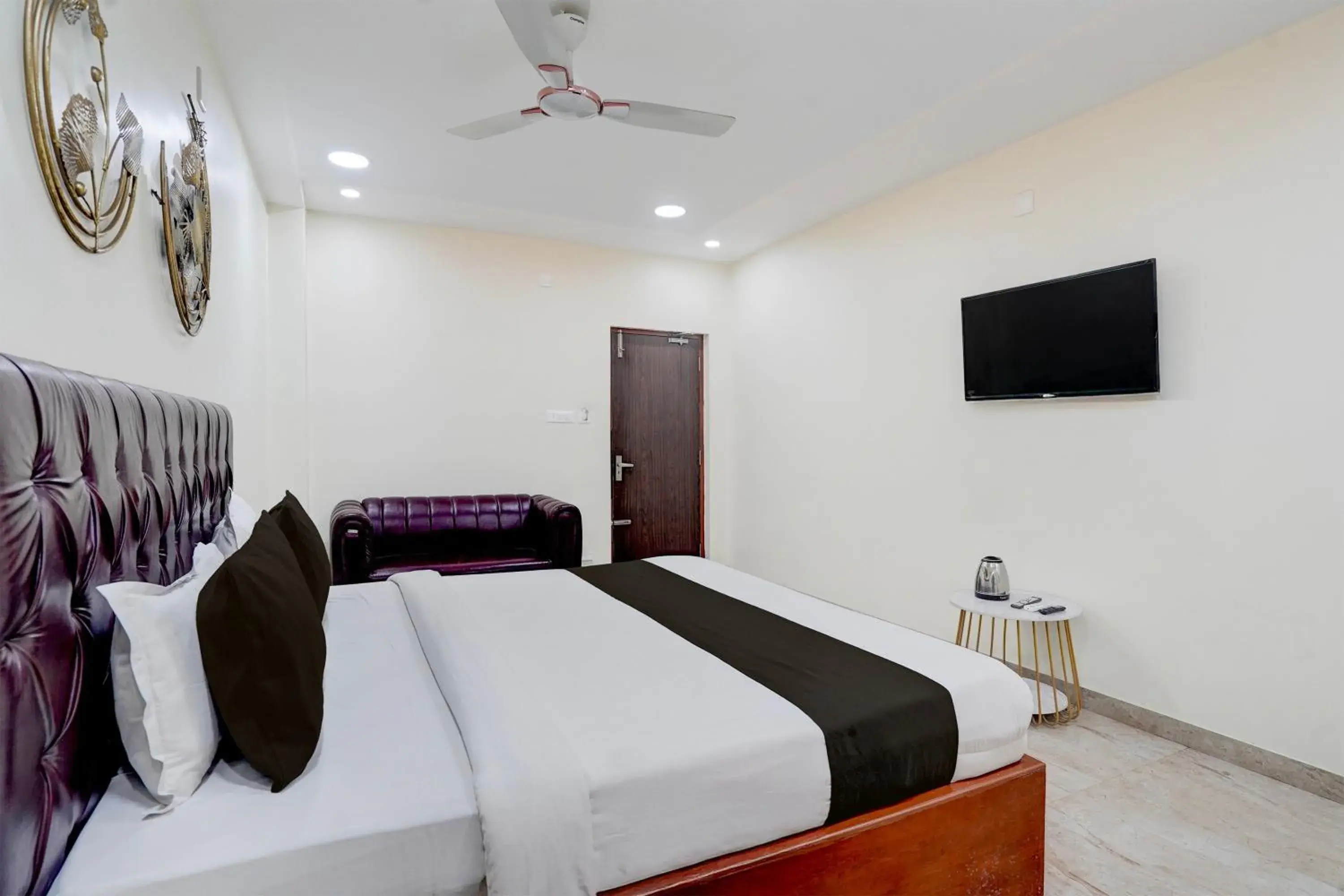 Bedroom, Bed in Super Hotel O Magunta Layout Nellore Formerly The Paradise Guest Inn Bedroom, Bed in Super Hotel O Magunta Layout Nellore Formerly The Paradise Guest Inn