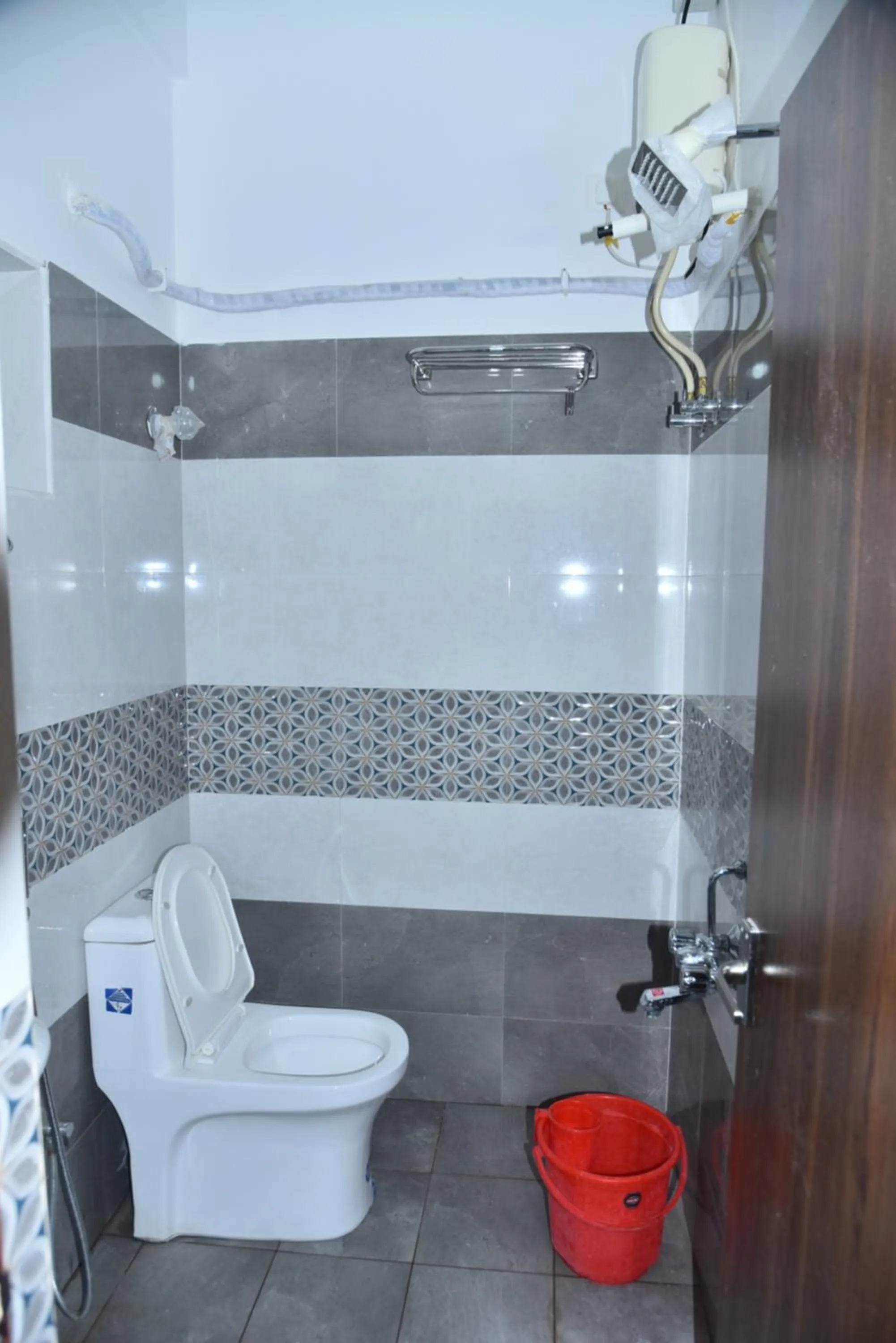 Shower in The Paradise Guest Inn