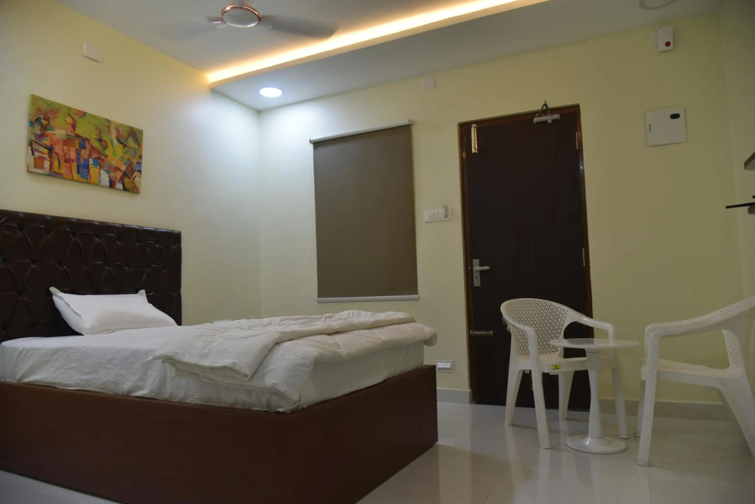 Bed in The Paradise Guest Inn