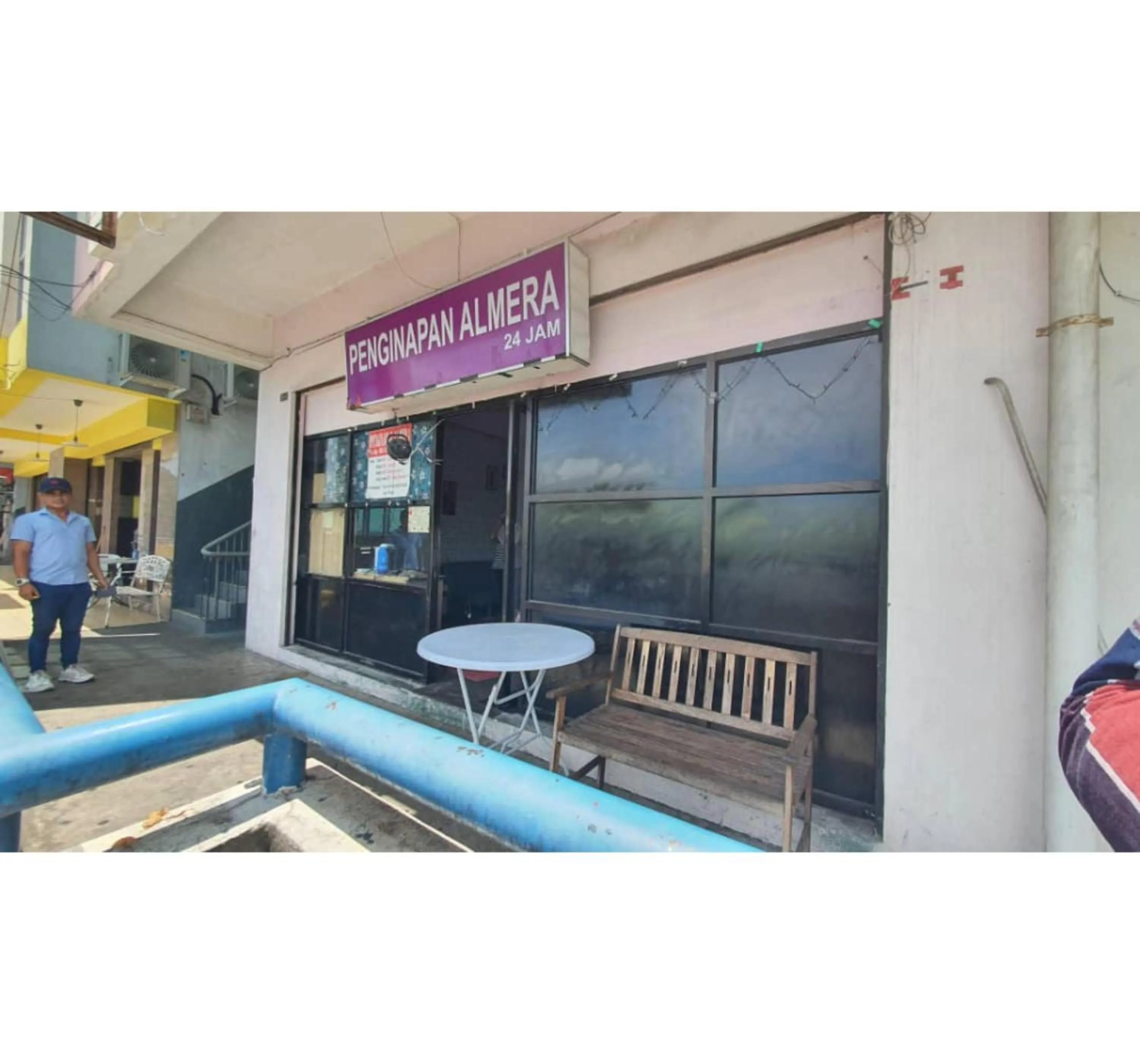 Facade/entrance in Hotel O Penginapan Almera