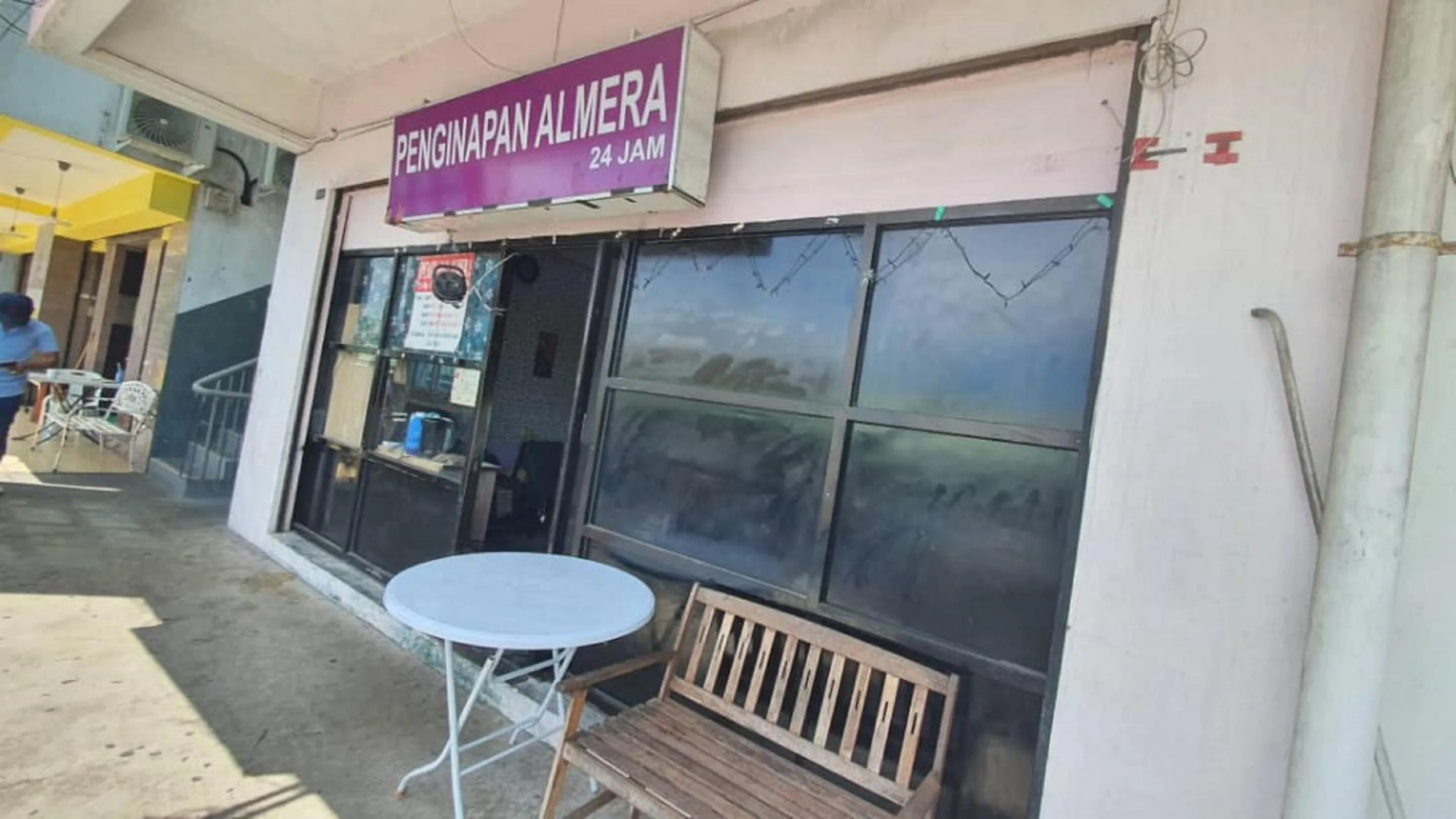 Hotel O Penginapan Almera