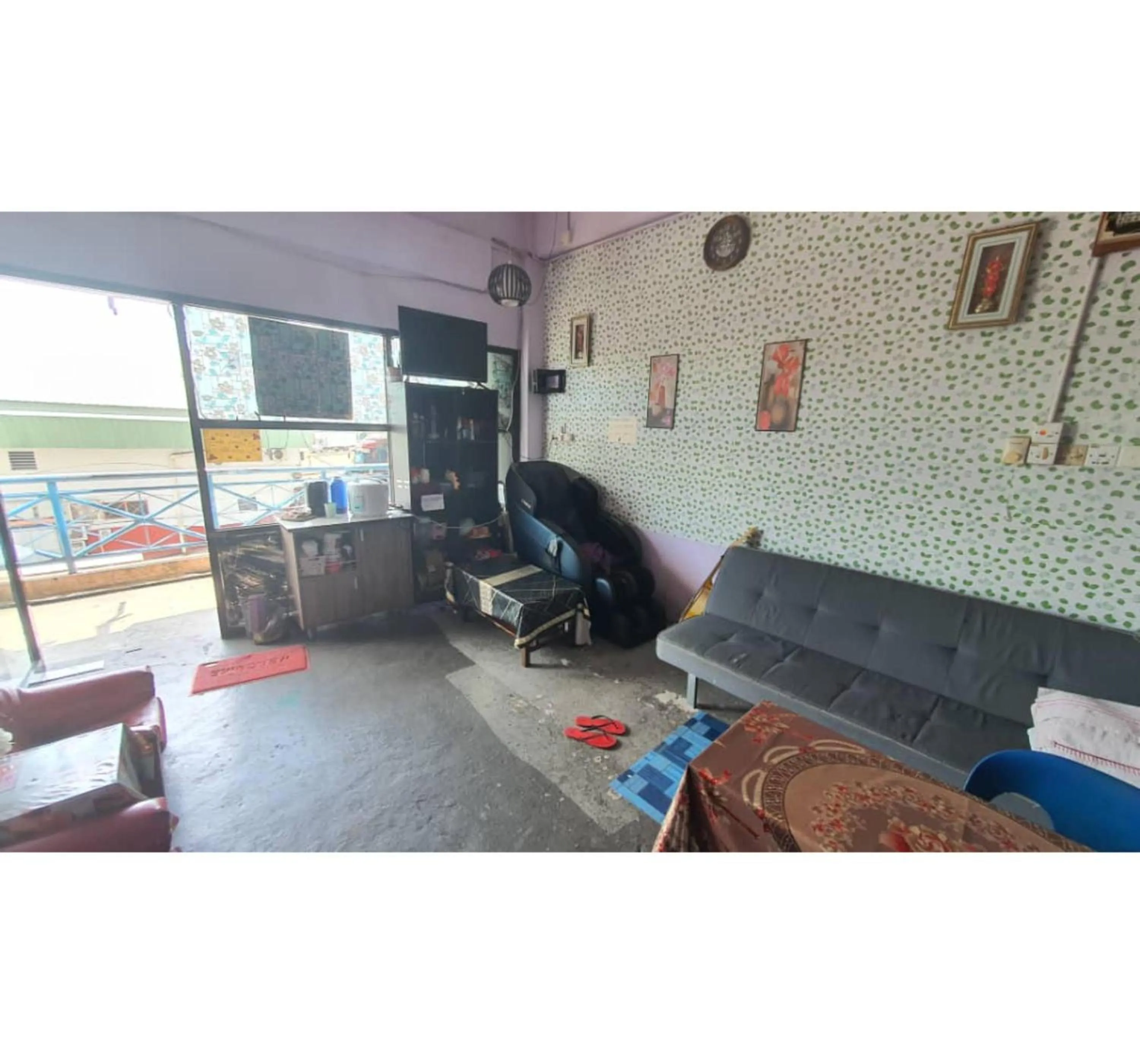 Seating area in Hotel O Penginapan Almera