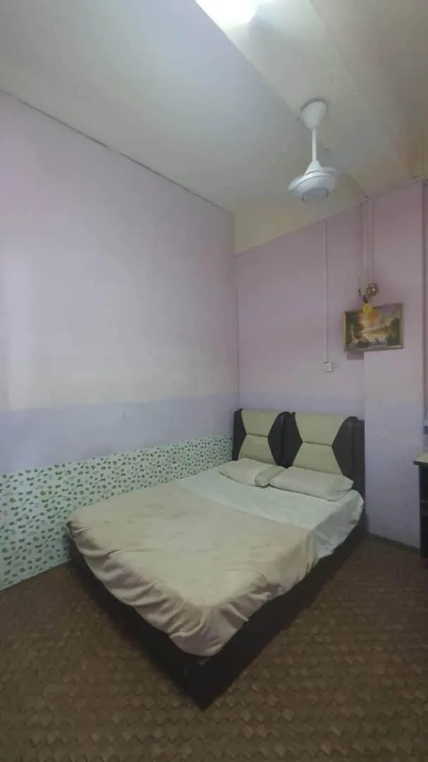 Bedroom in Hotel O Penginapan Almera