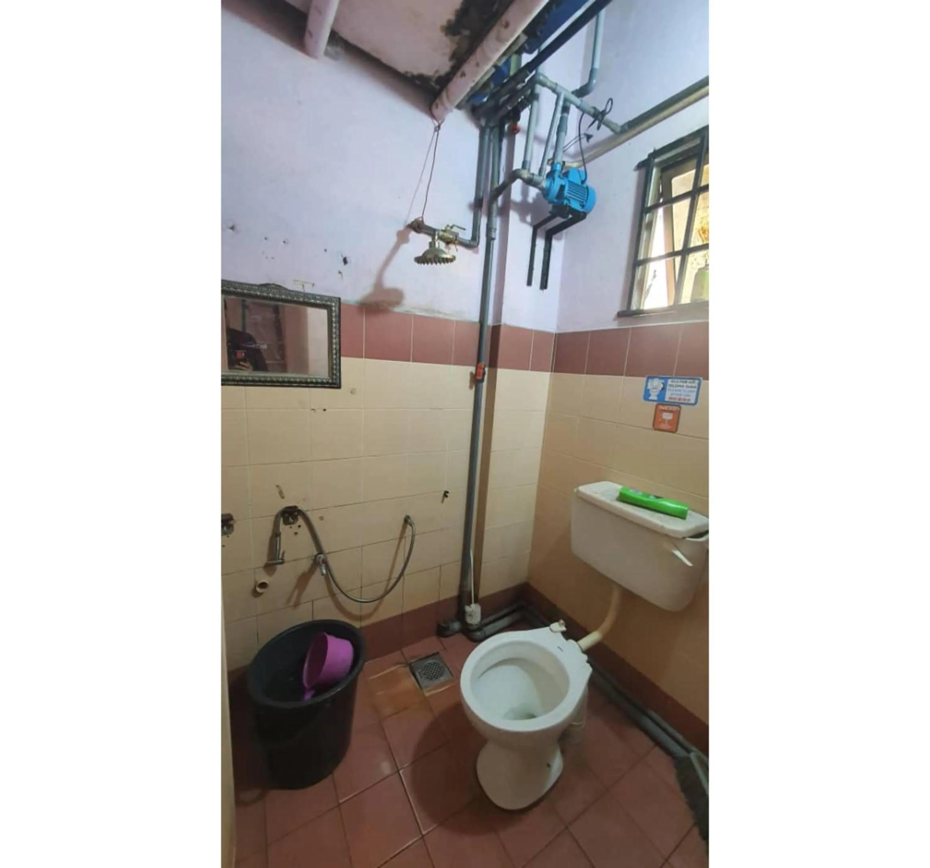 Bathroom in Hotel O Penginapan Almera