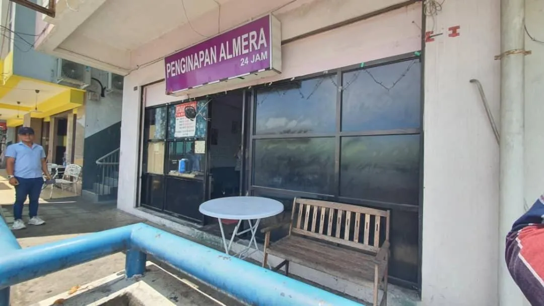 Facade/entrance in Hotel O Penginapan Almera