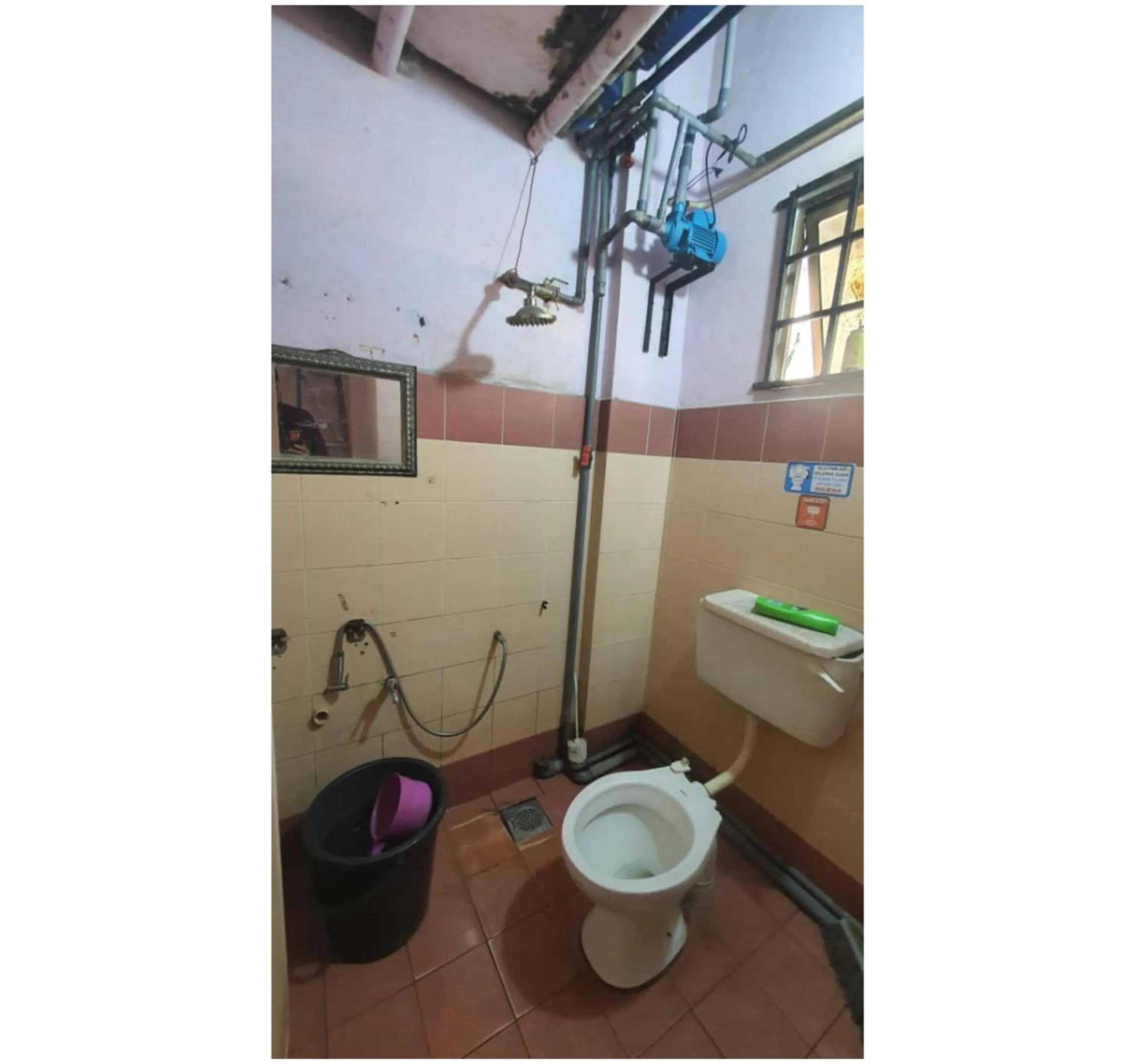 Bathroom in Hotel O Penginapan Almera