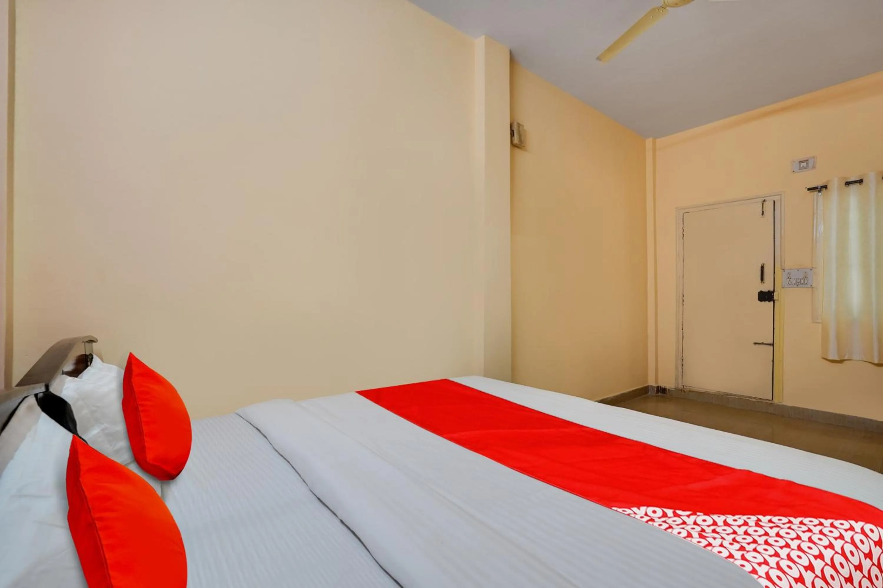 Bedroom, Bed in Hotel O Lakshmana Hotel