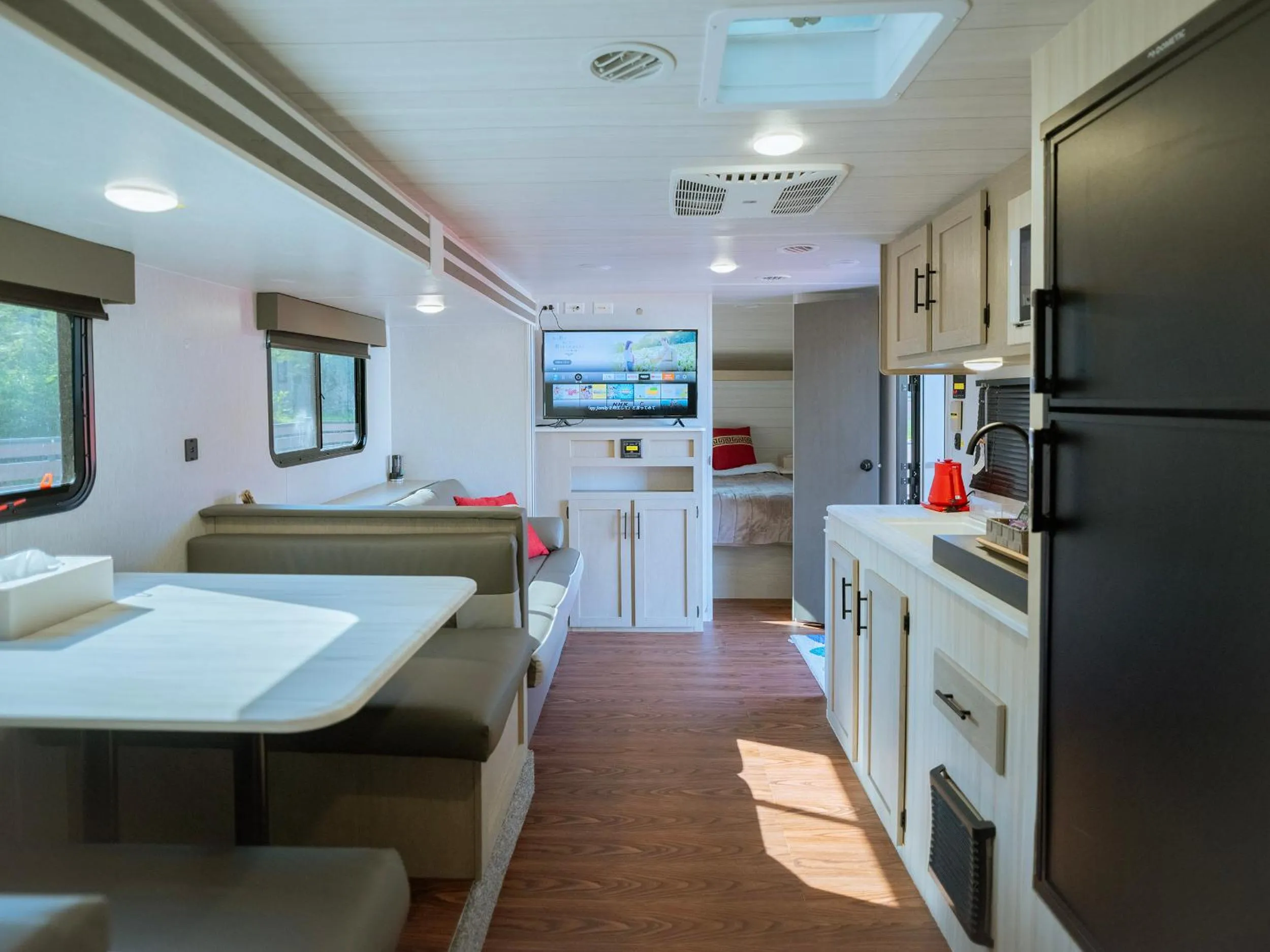 TV and multimedia in Gramercy Village 山中湖 Glamping &Sauna