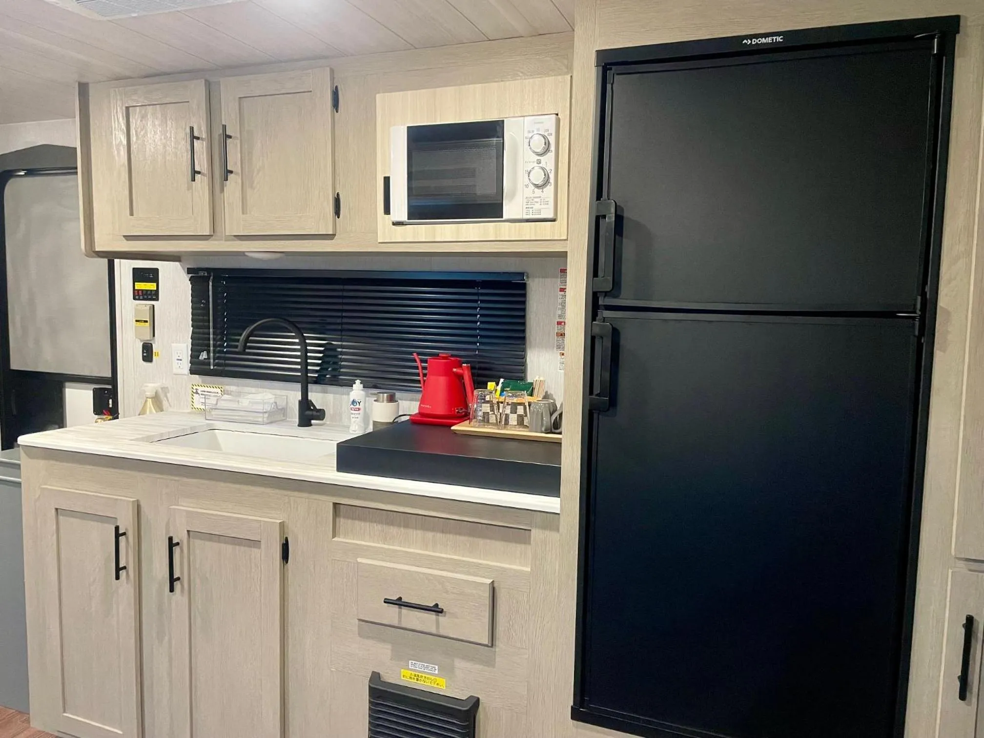 Kitchen or kitchenette in Gramercy Village 山中湖 Glamping &Sauna