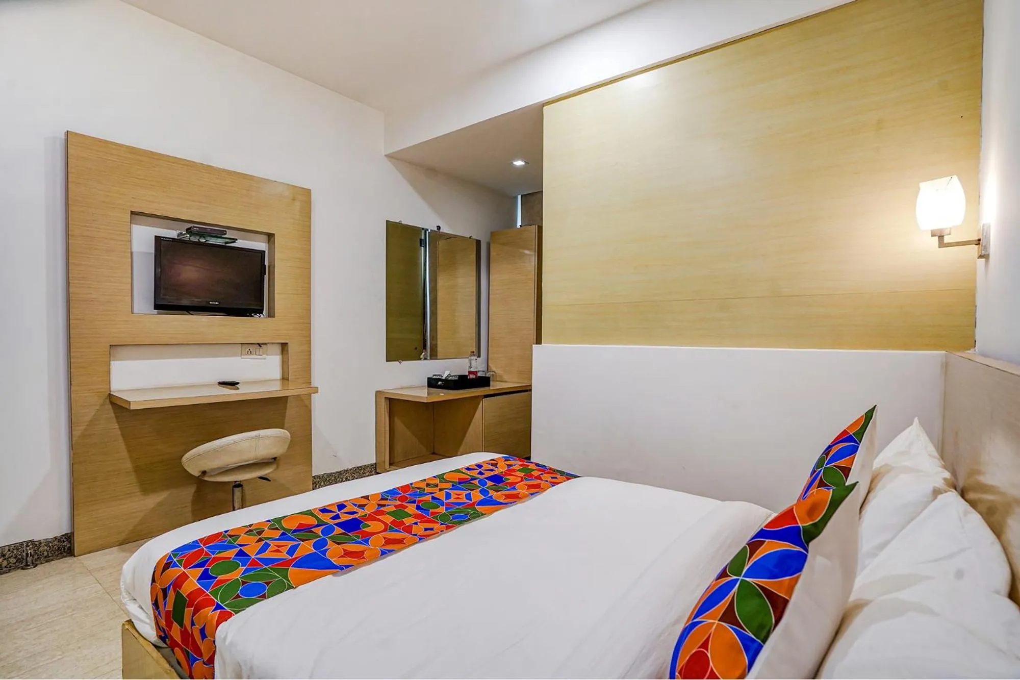Communal lounge/ TV room, Bed in FabExpress Vasundhara Suits
