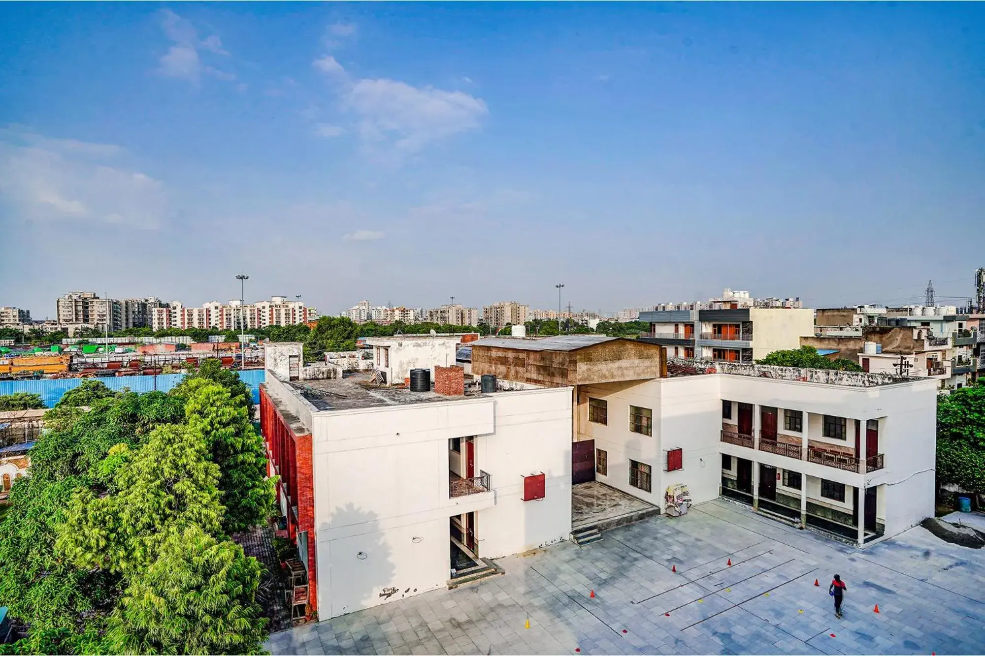 Property building in FabExpress Vasundhara Suits Property building in FabExpress Vasundhara Suits