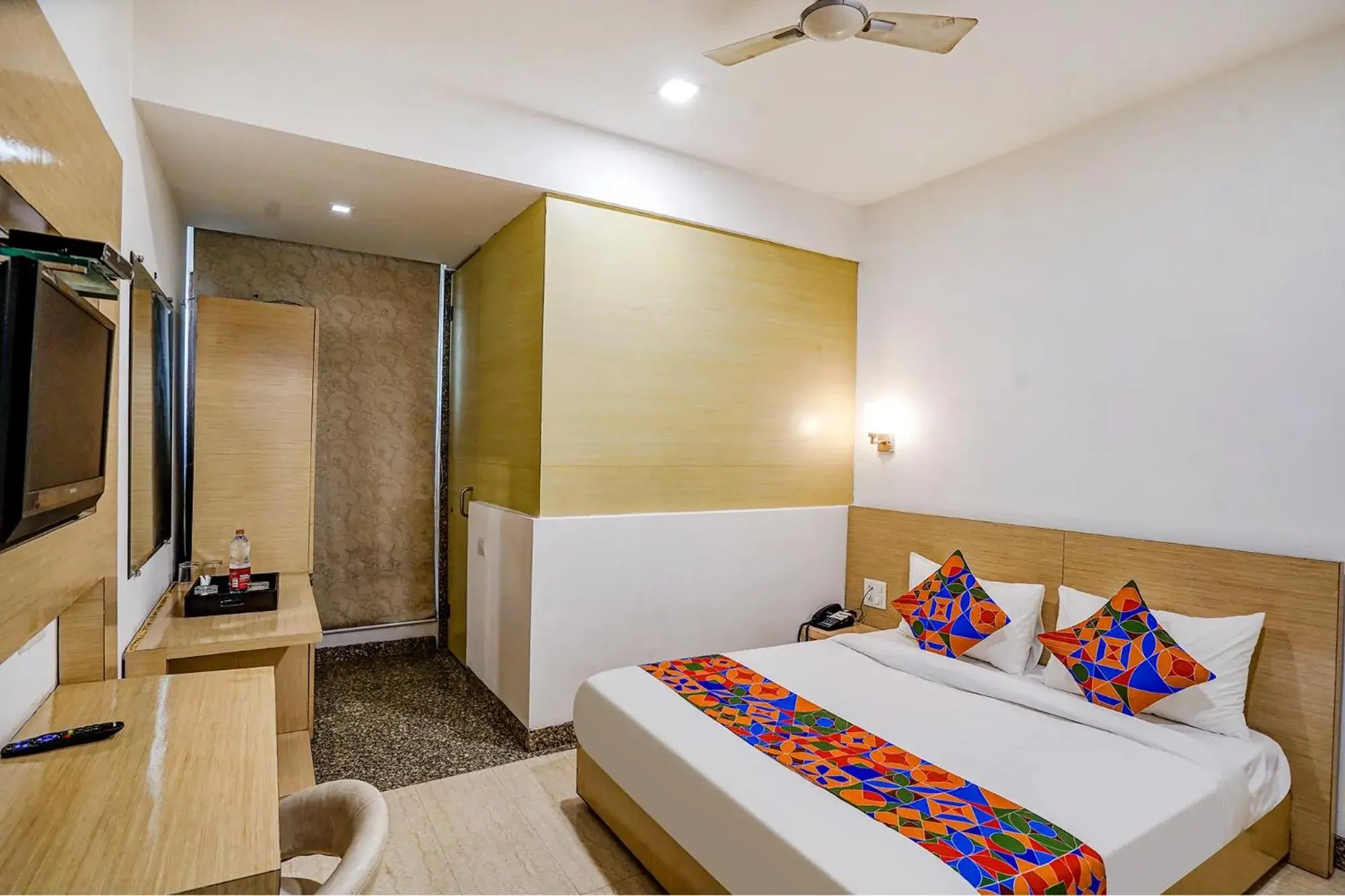 Communal lounge/ TV room, Bed in FabExpress Vasundhara Suits Communal lounge/ TV room, Bed in FabExpress Vasundhara Suits