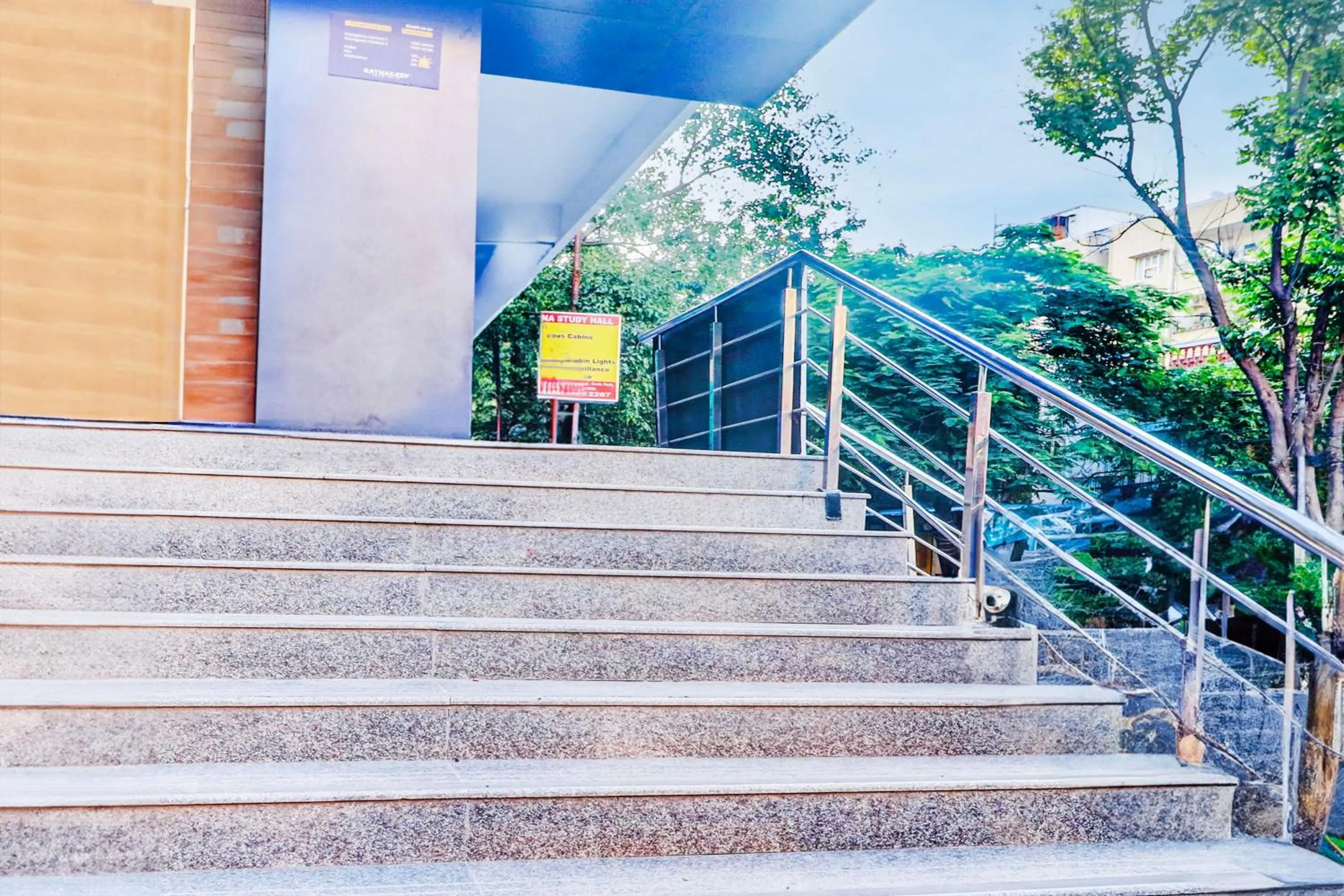 Facade/entrance in Super Townhouse SR Nagar Near RCC Premier