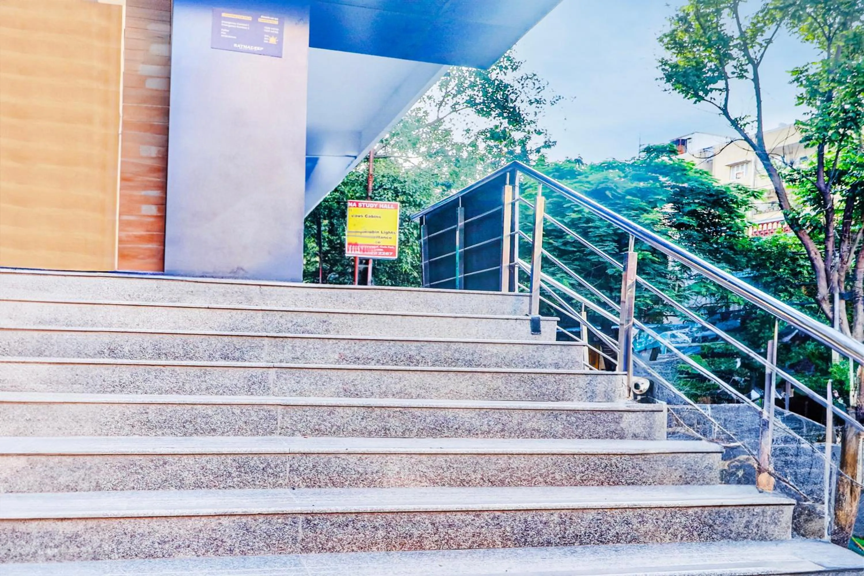 Facade/entrance in Super Townhouse SR Nagar Near RCC Premier