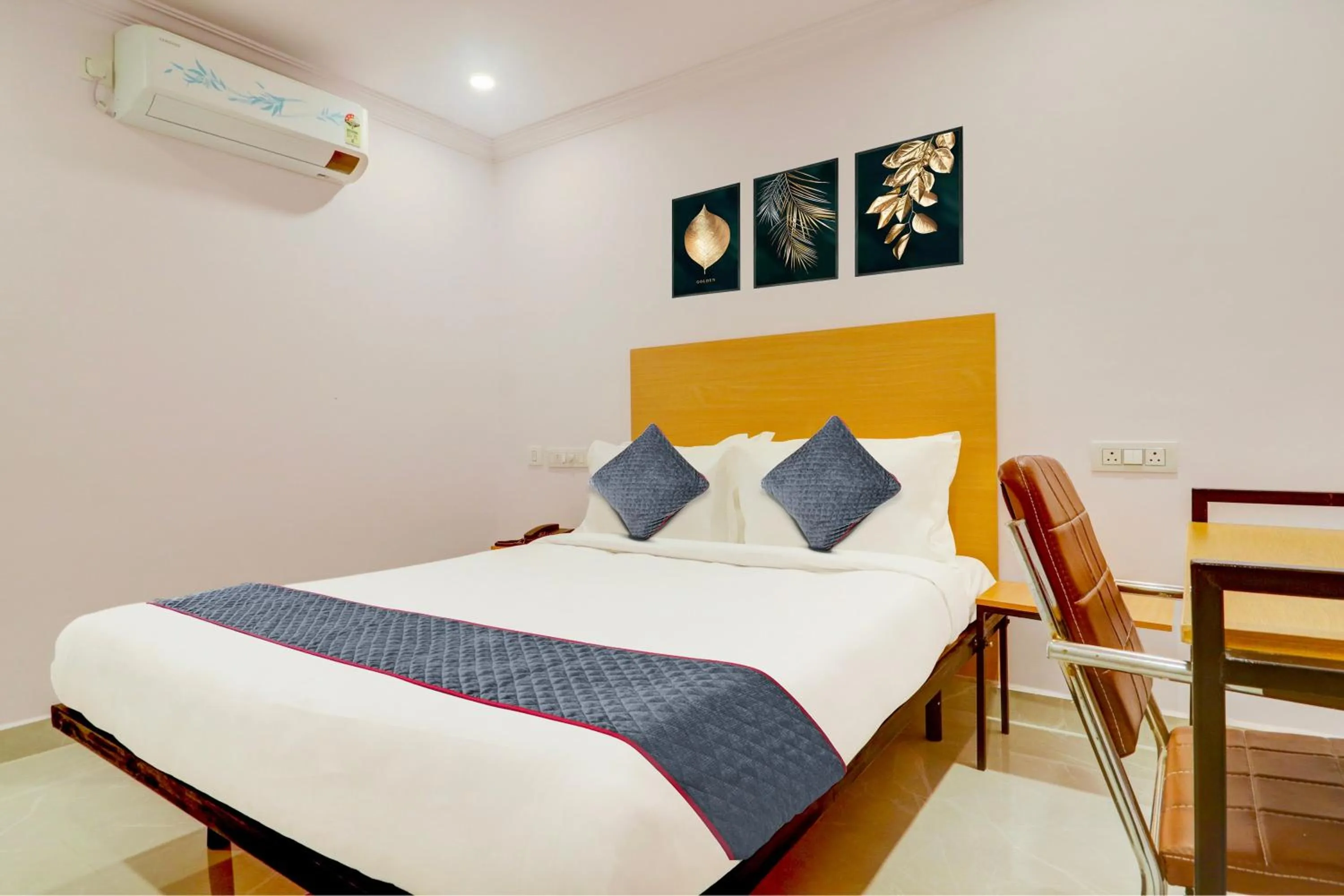 Bedroom, Bed in Super Townhouse SR Nagar Near RCC Premier