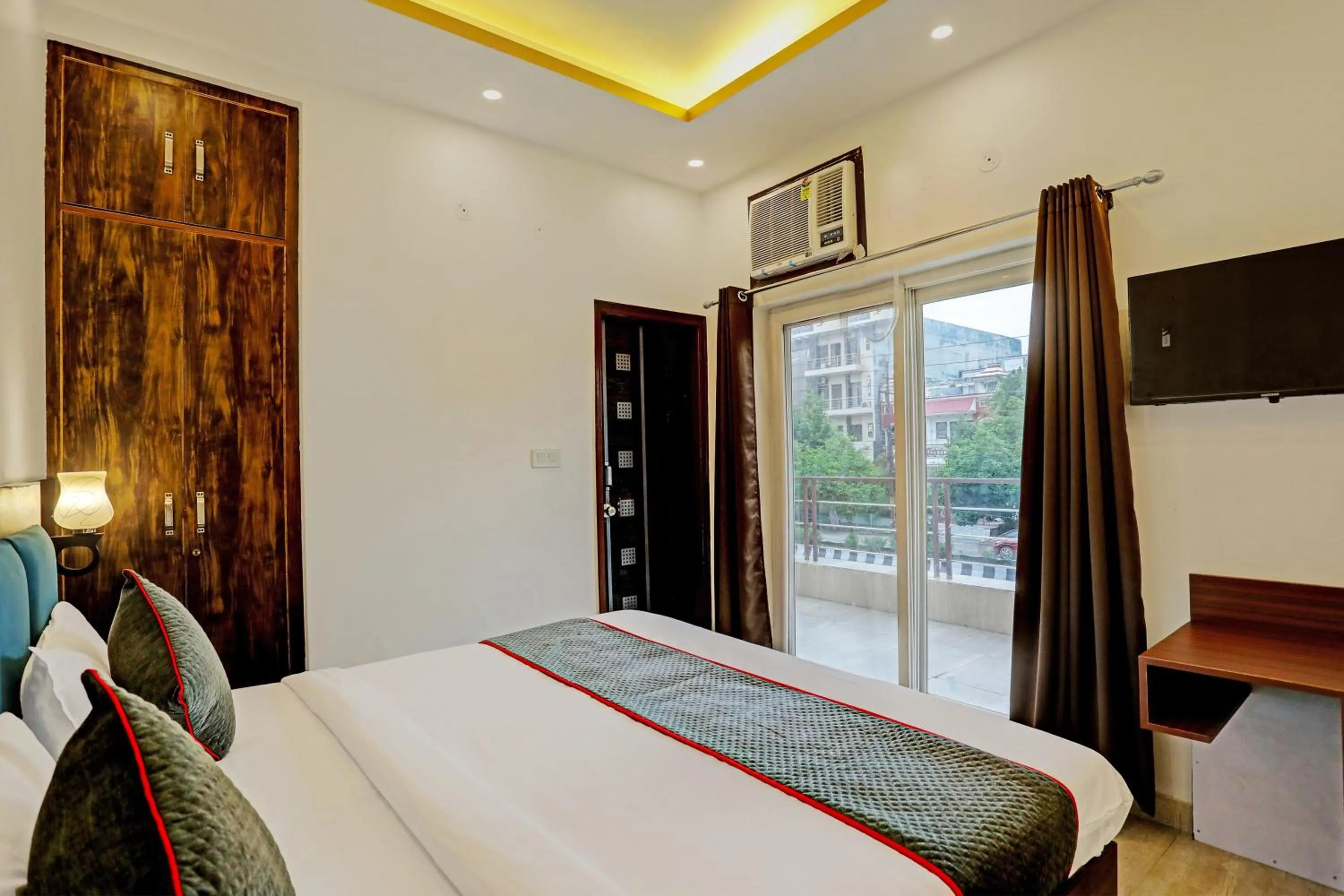 Bedroom, Bed in Super Collection O Sector 55 Noida Near Noida Stadium