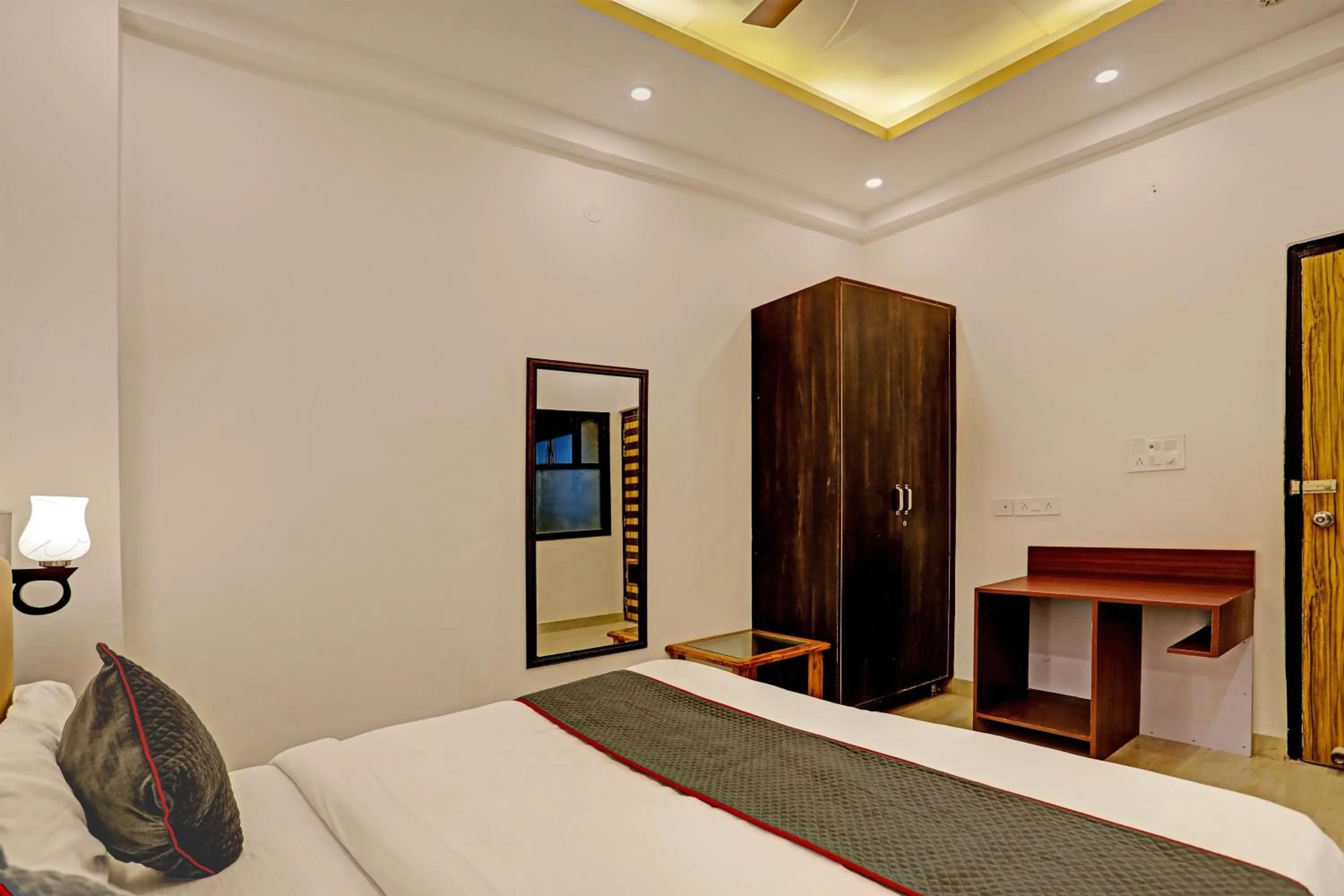 Bedroom, Bed in Super Collection O Sector 55 Noida Near Noida Stadium