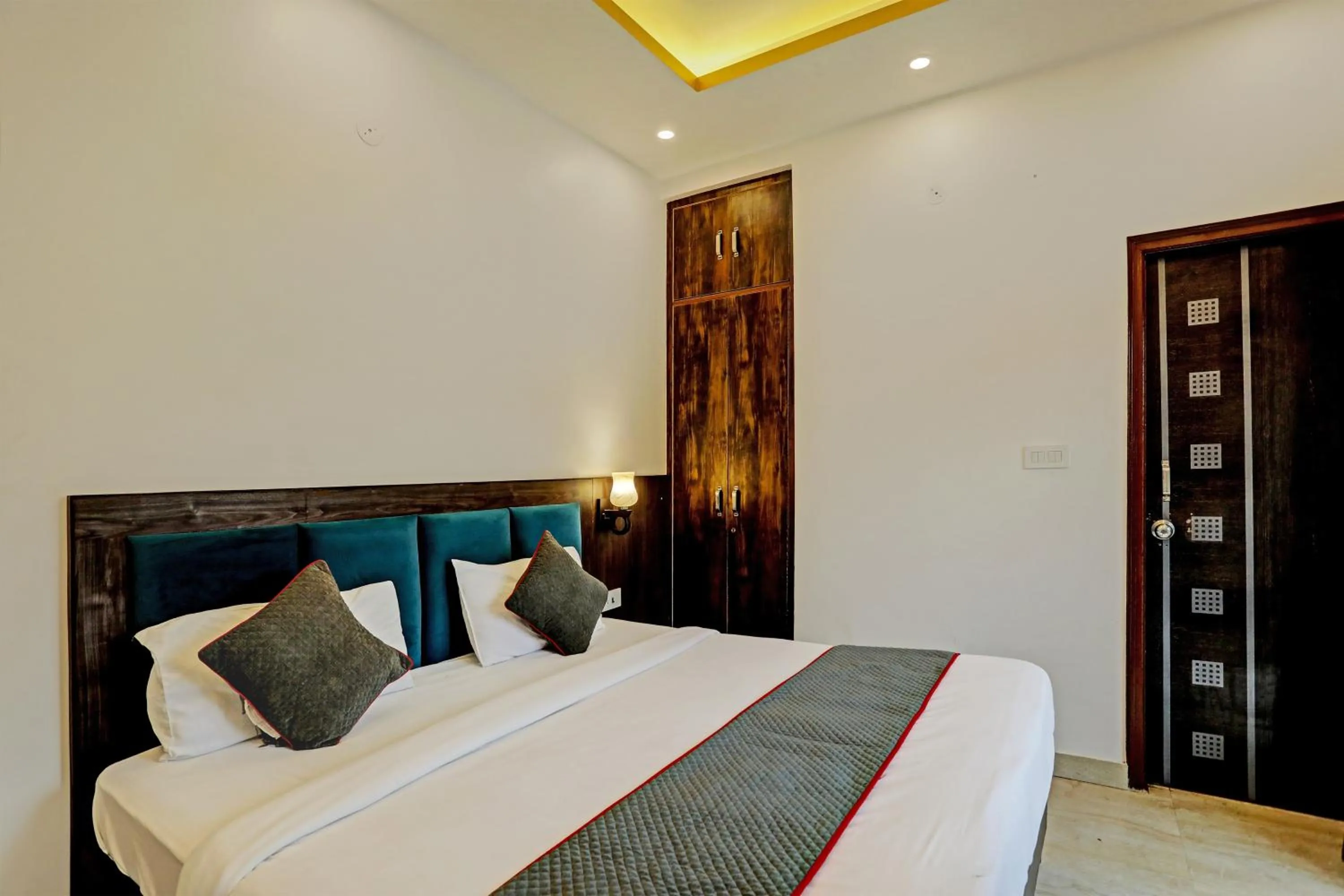 Bedroom, Bed in Super Collection O Sector 55 Noida Near Noida Stadium