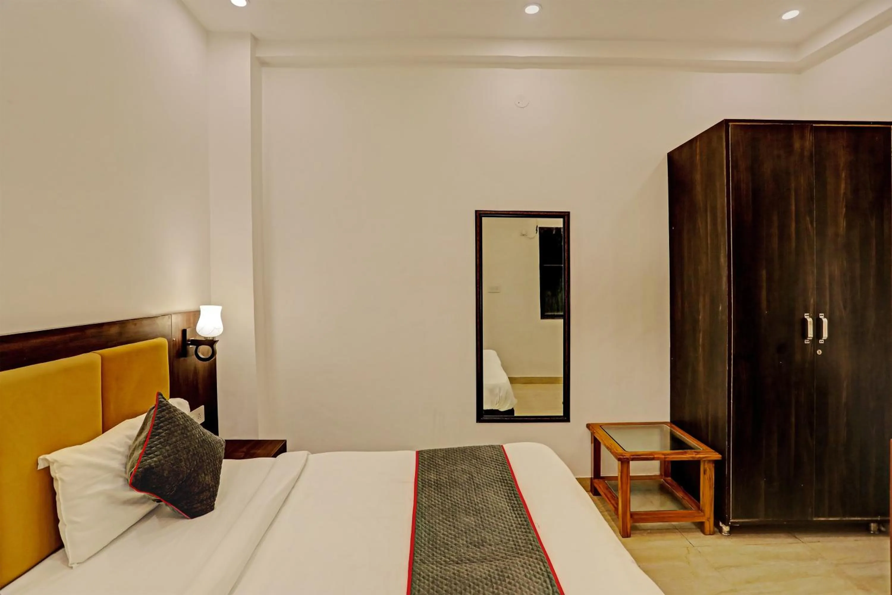 Bedroom, Bed in Super Collection O Sector 55 Noida Near Noida Stadium