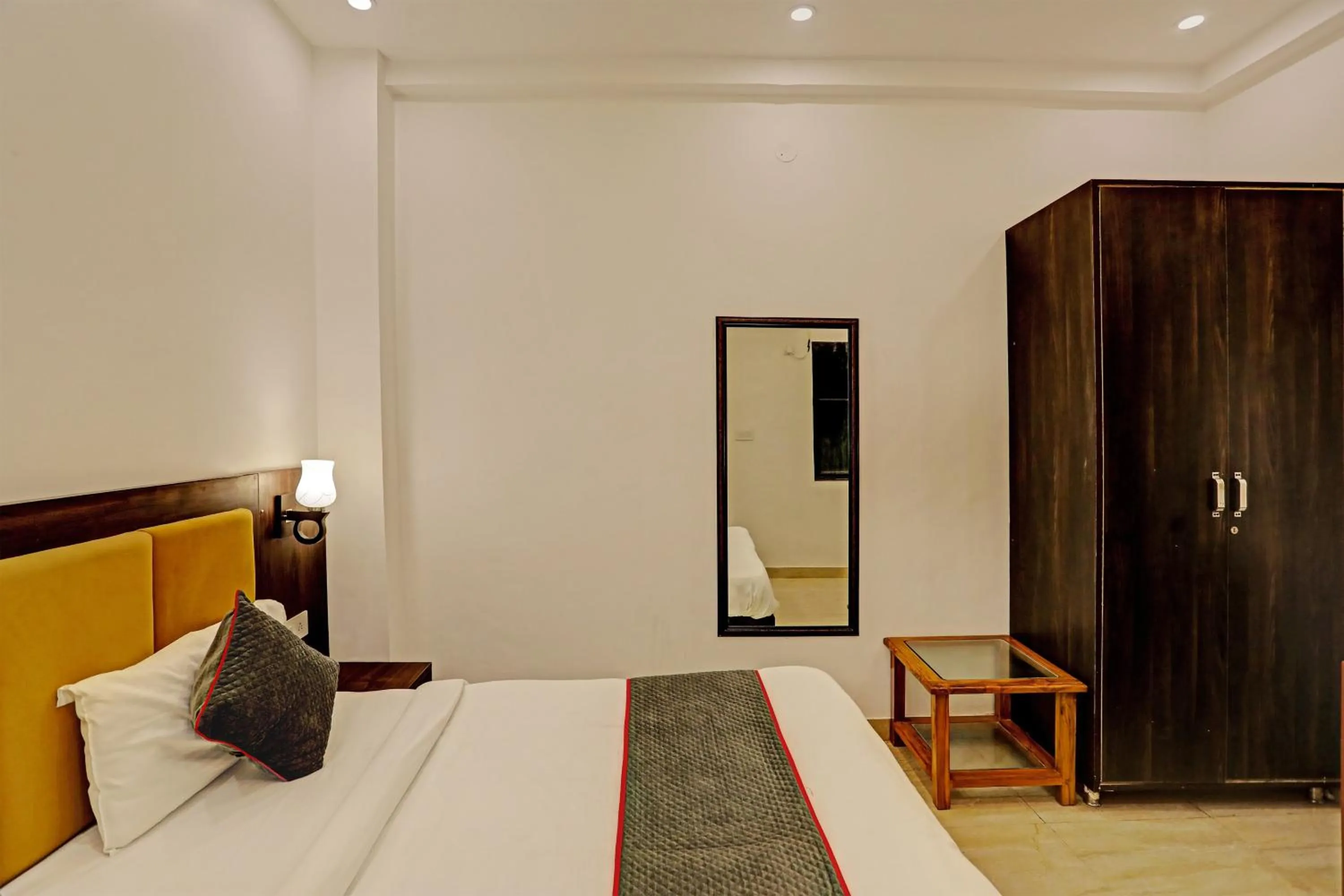 Bedroom, Bed in Super Collection O Sector 55 Noida Near Noida Stadium