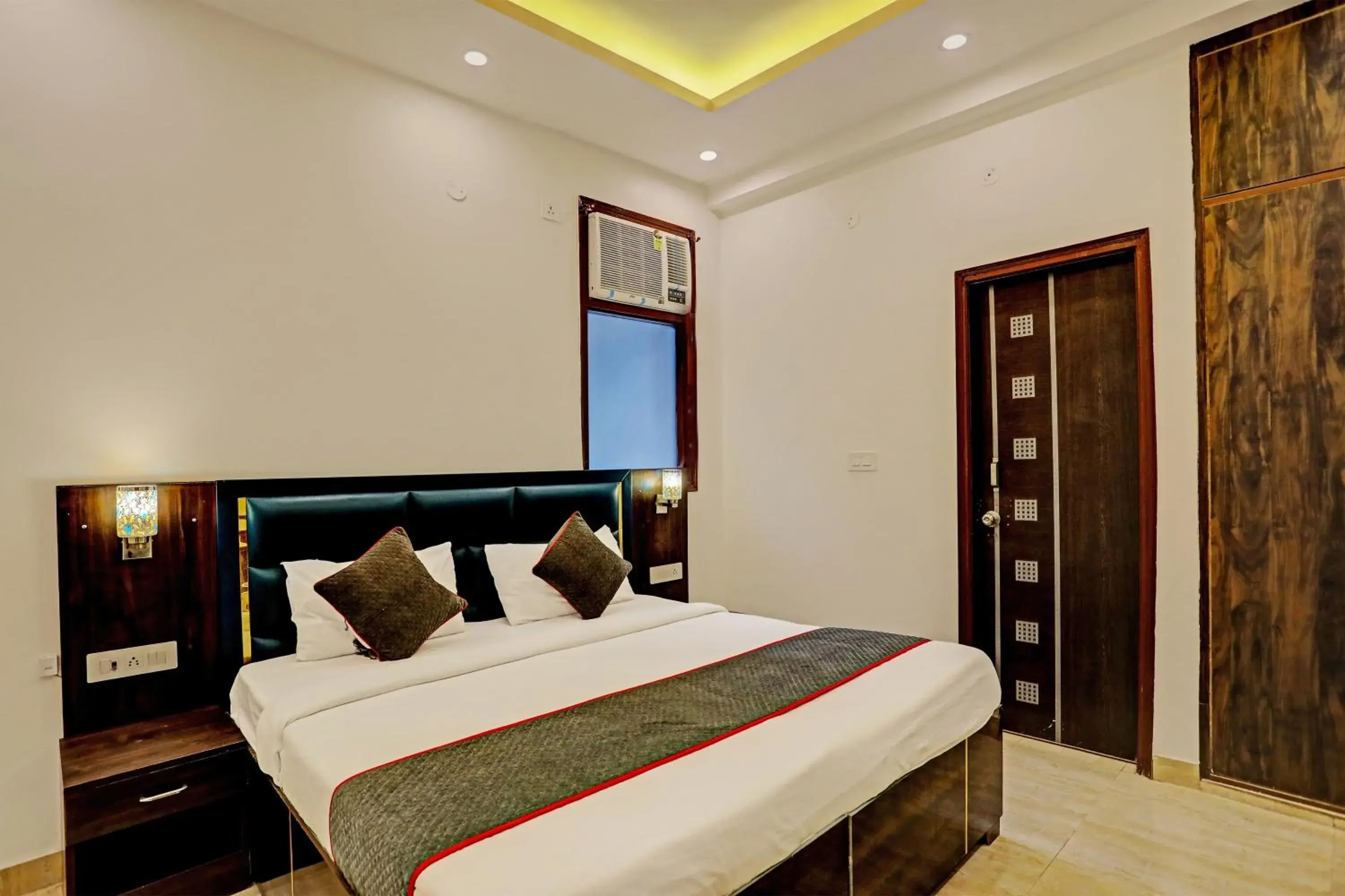 Bedroom, Bed in Super Collection O Sector 55 Noida Near Noida Stadium Bedroom, Bed in Super Collection O Sector 55 Noida Near Noida Stadium
