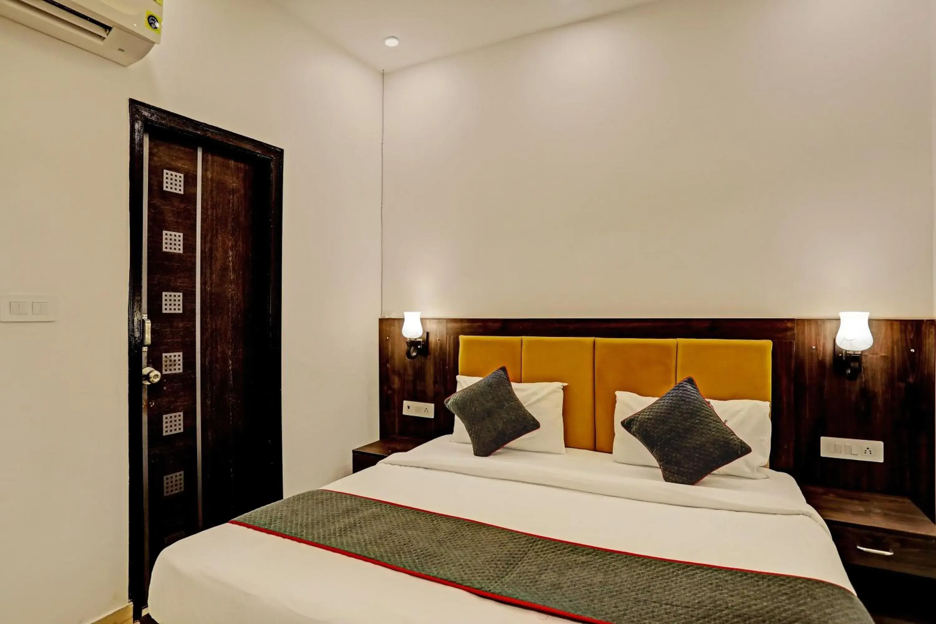 Bedroom, Bed in Super Collection O Sector 55 Noida Near Noida Stadium Bedroom, Bed in Super Collection O Sector 55 Noida Near Noida Stadium