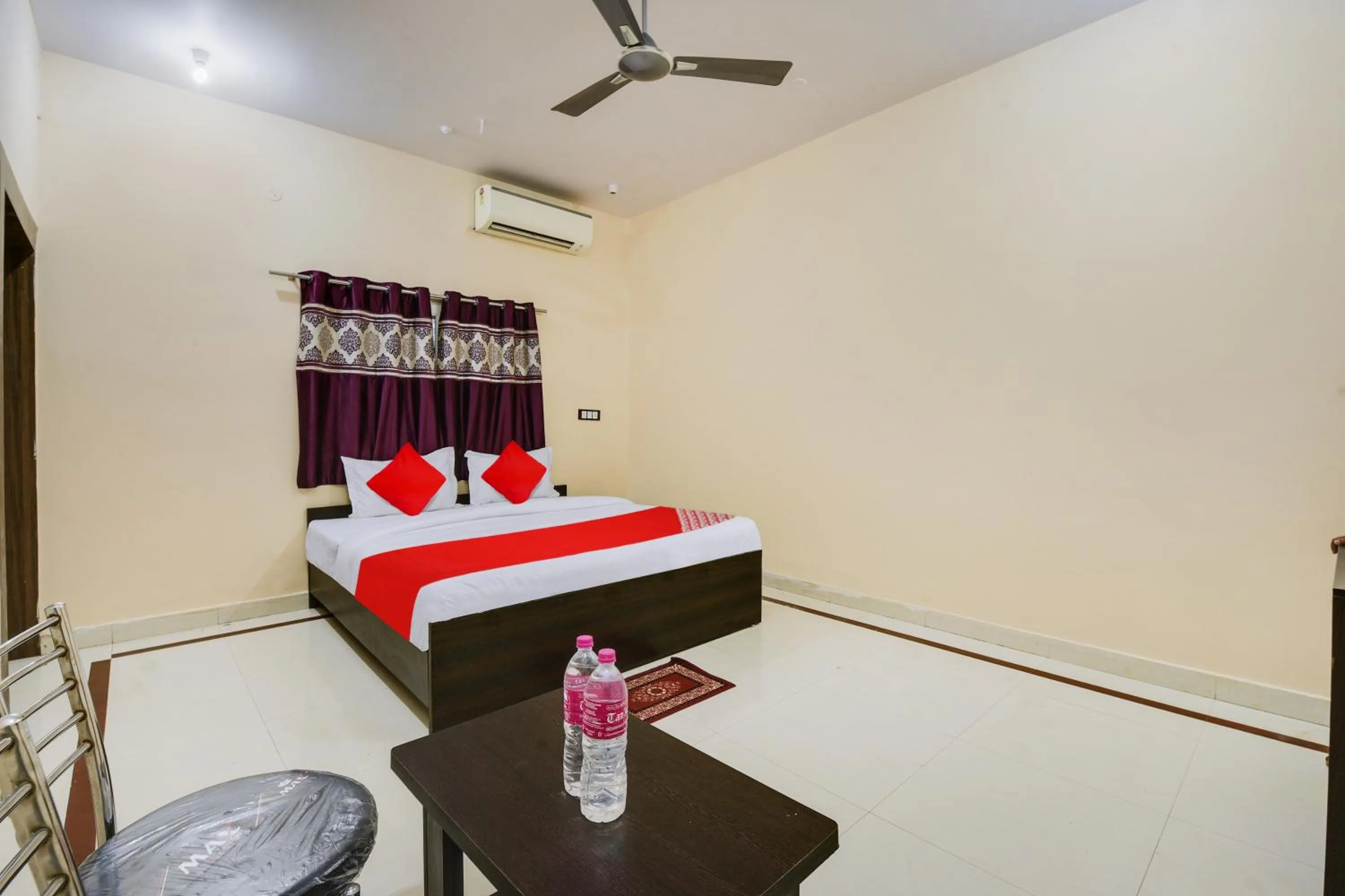 Bedroom, Bed in Hotel O Rudraksh Inn