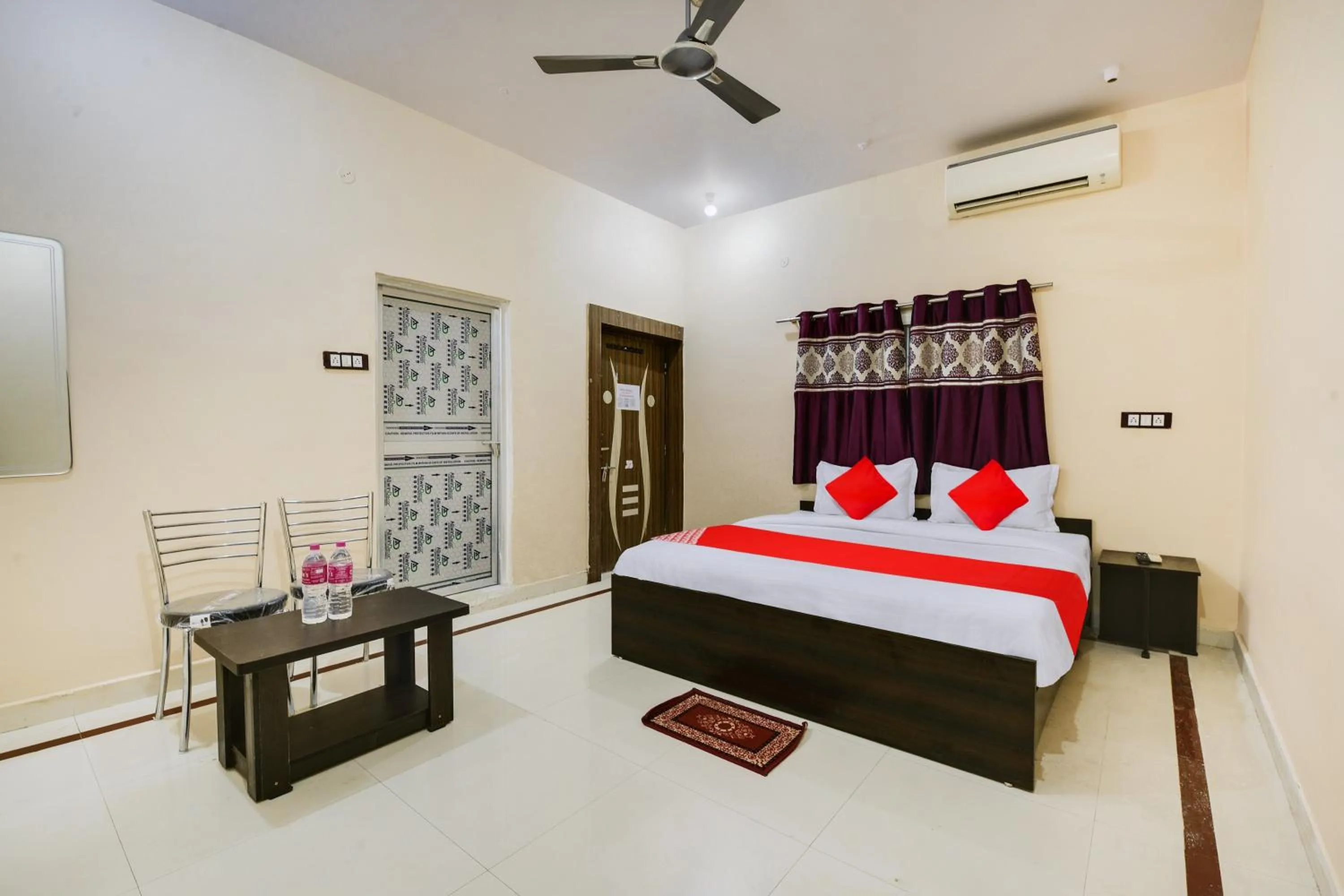 Bedroom, Bed in Hotel O Rudraksh Inn