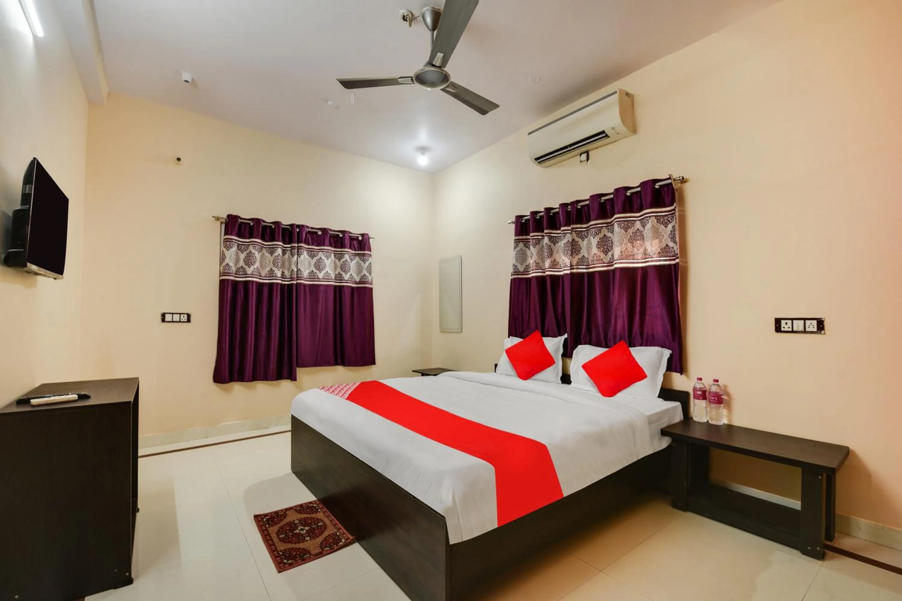 Bedroom, Bed in Hotel O Rudraksh Inn