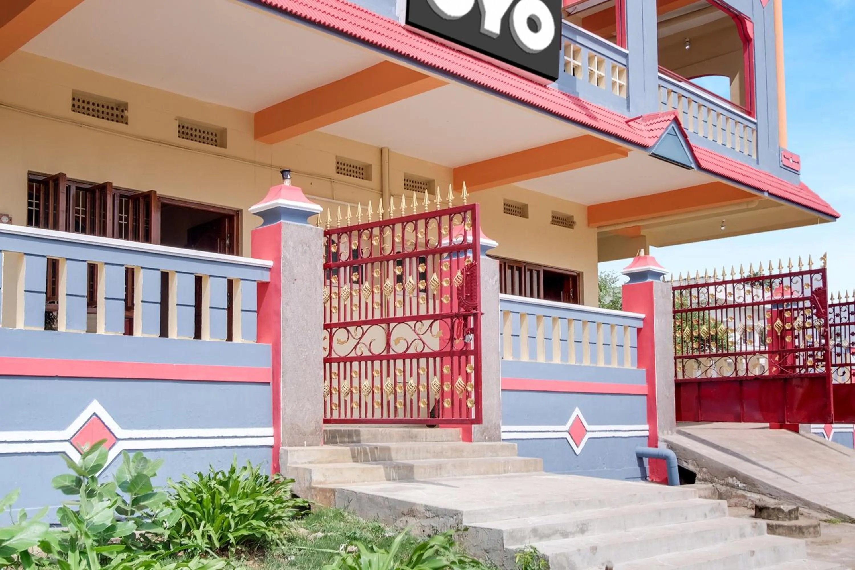 Facade/entrance in Hotel O Guest Inn 2