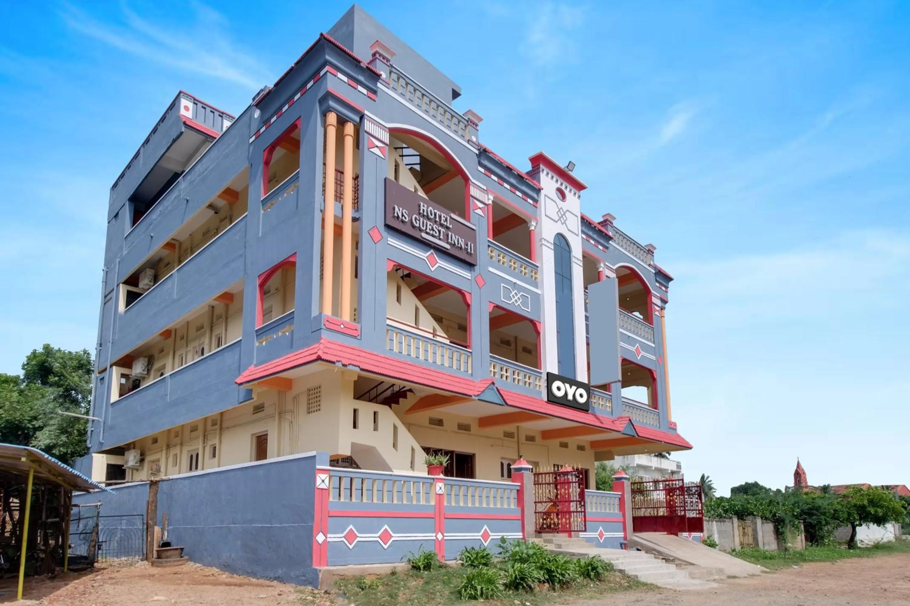 Facade/entrance in Hotel O Guest Inn 2