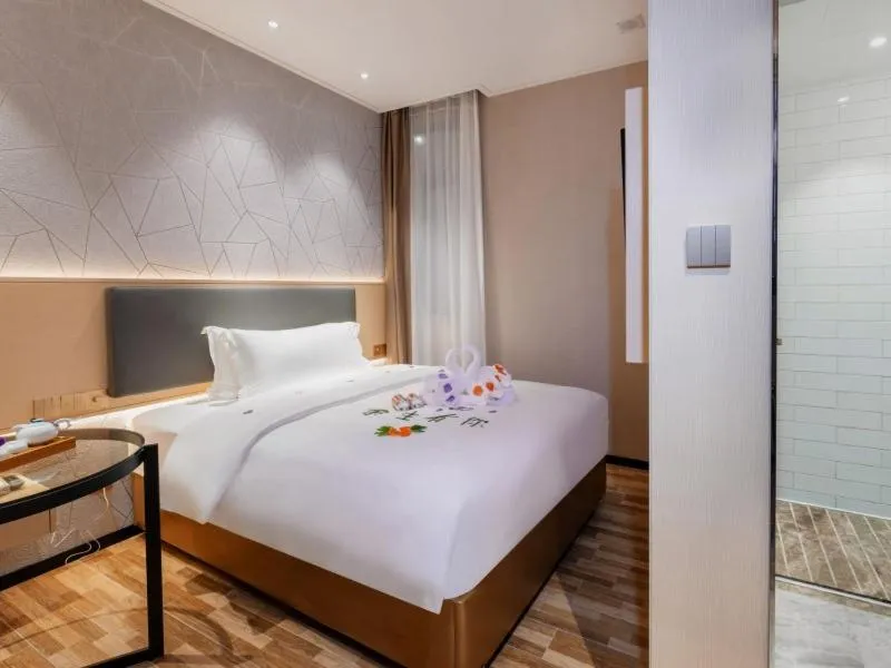 Bed in GreenTree Eastern Hotel Shenzhen Futian Civic Center Jingtan Subway Station