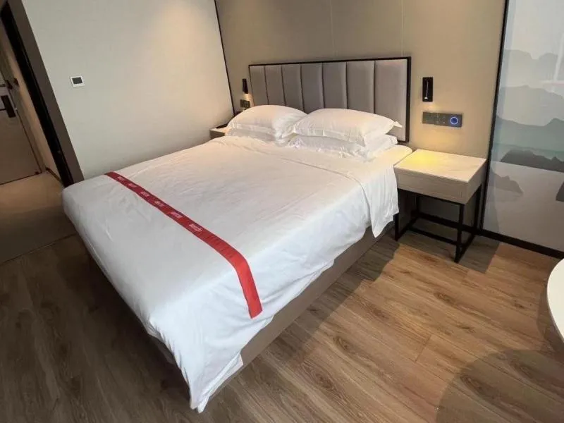 Bed in GreenTree Eastern Hotel Fuyang Jieshou Railway Station East Xinyang Road