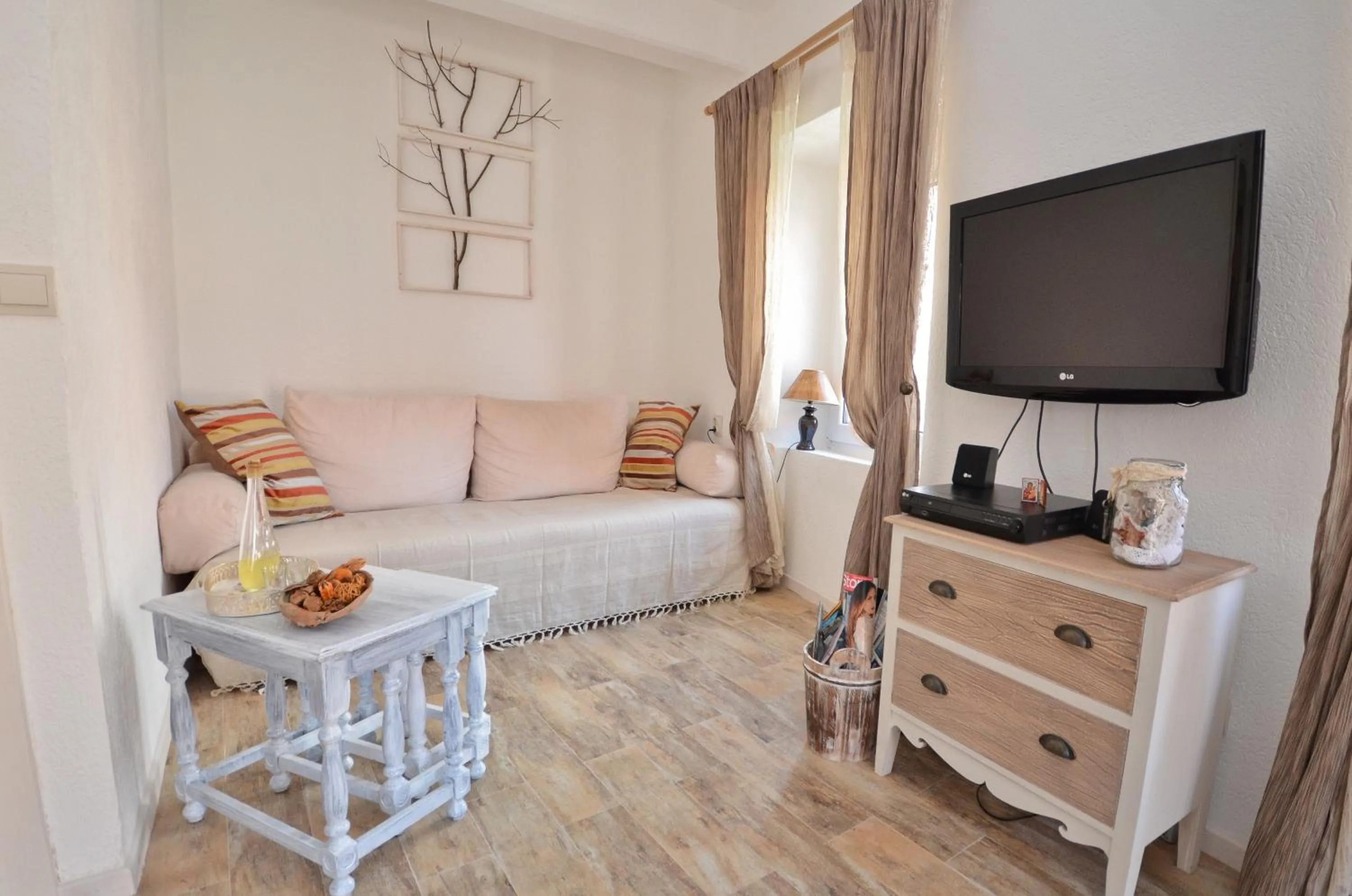 TV and multimedia, Bed in Bell Tower Apartment