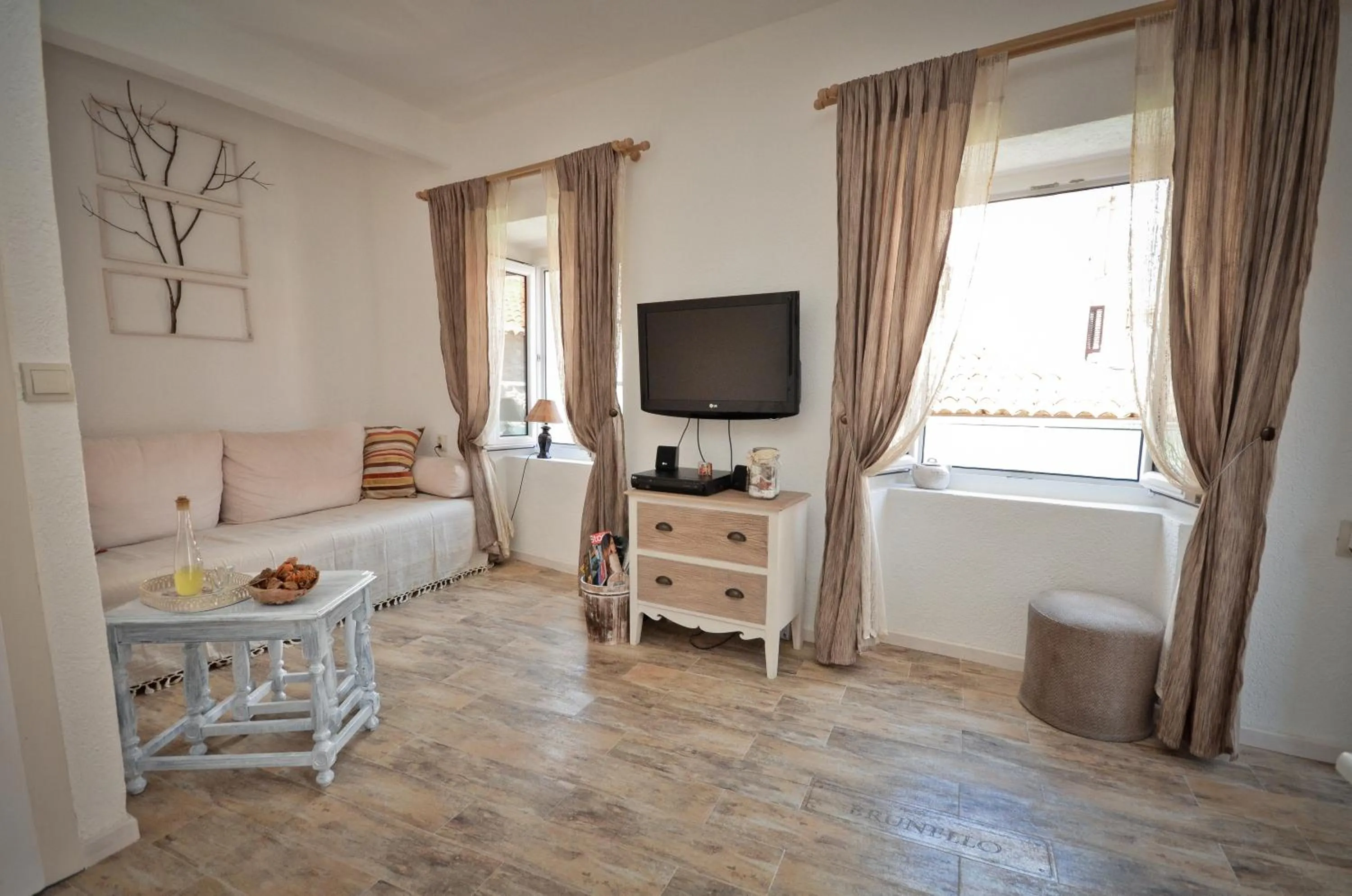 TV and multimedia, Bed in Bell Tower Apartment