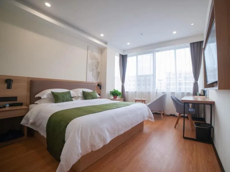 Bed in GreenTree Inn Express Hotel Suzhou Zhangjianggang Free Trade Zone Central Plaza