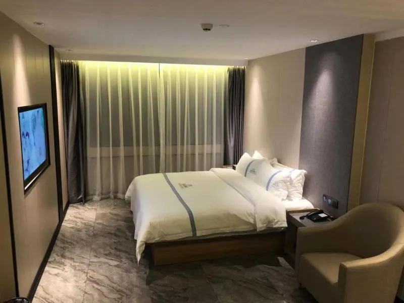 Bed in GreenTree Inn Shenzhen Buji Changlong Subway Station