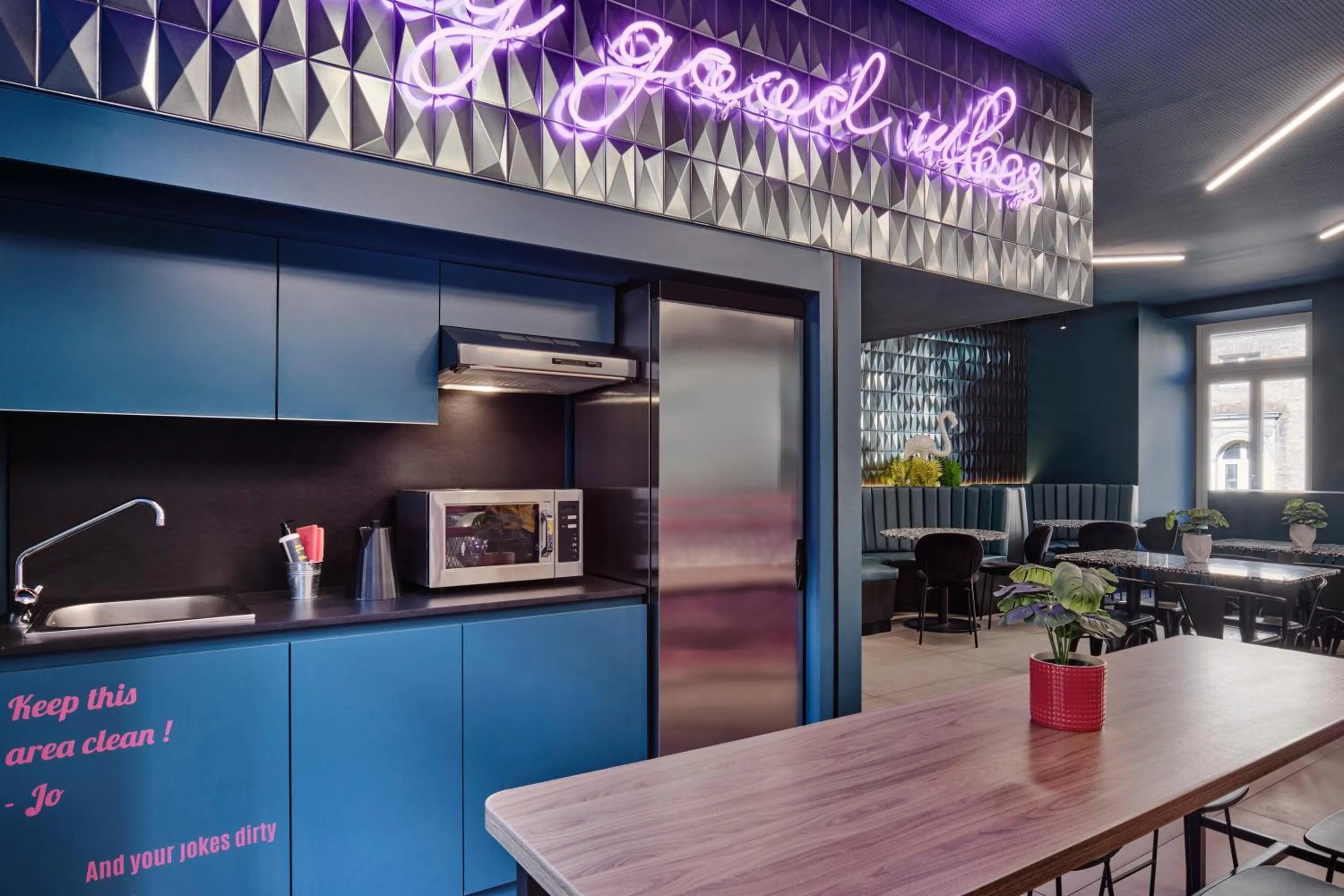 Communal kitchen in JO&JOE ROMA