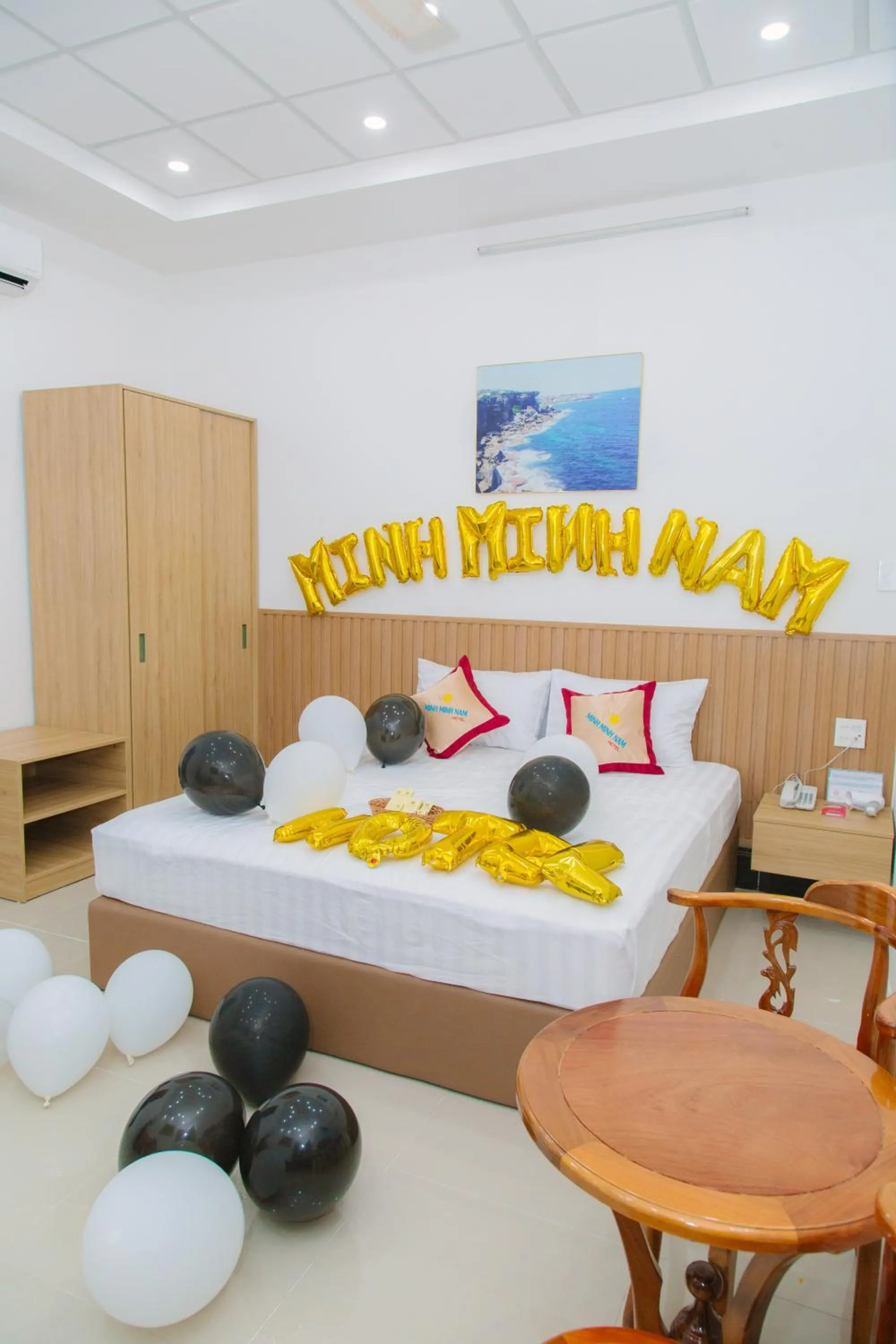 Living room, Bed in Minh Minh Nam 2 Hotel