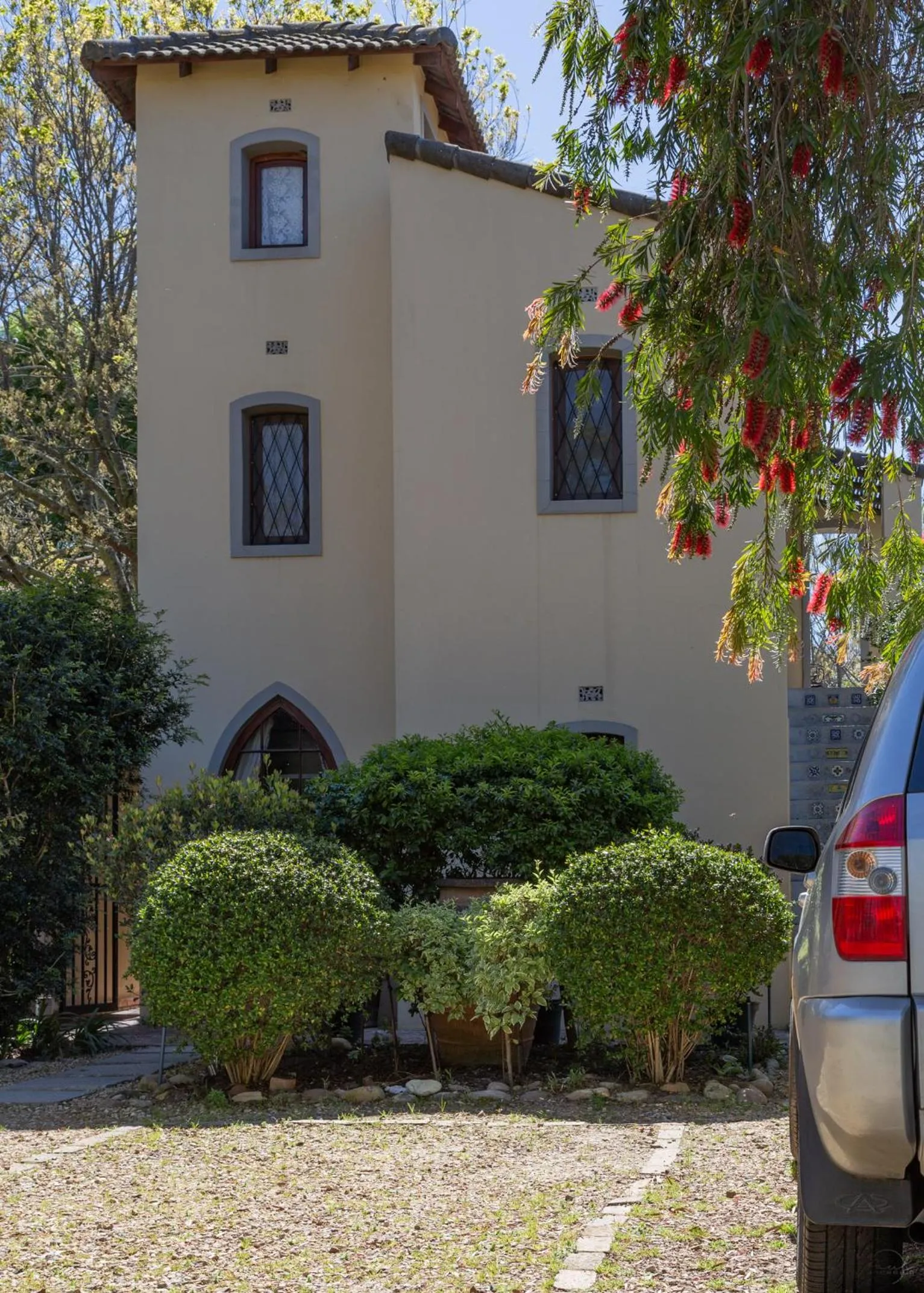 Facade/entrance in 10 Alexander B&B