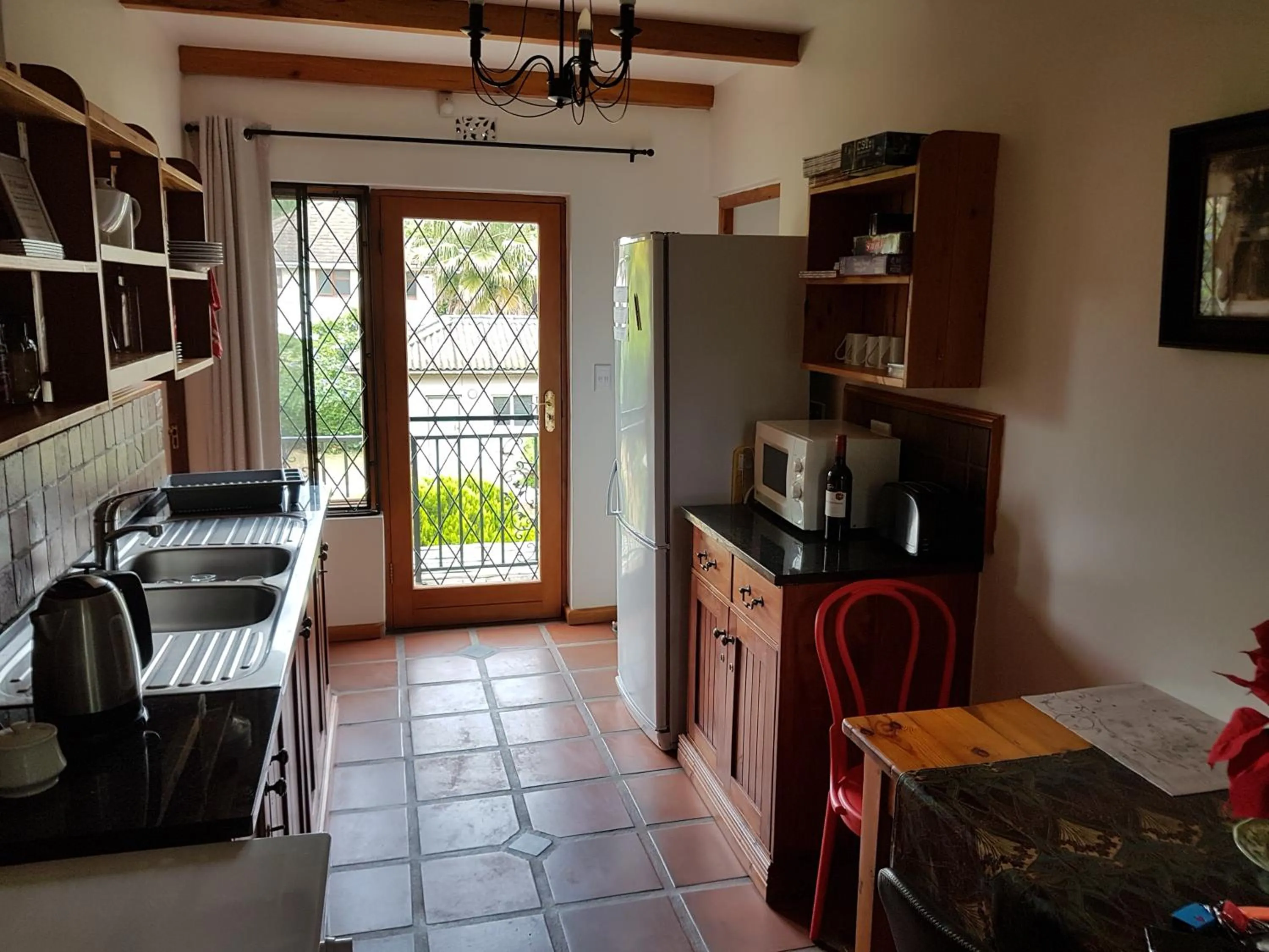 Communal kitchen in 10 Alexander B&B