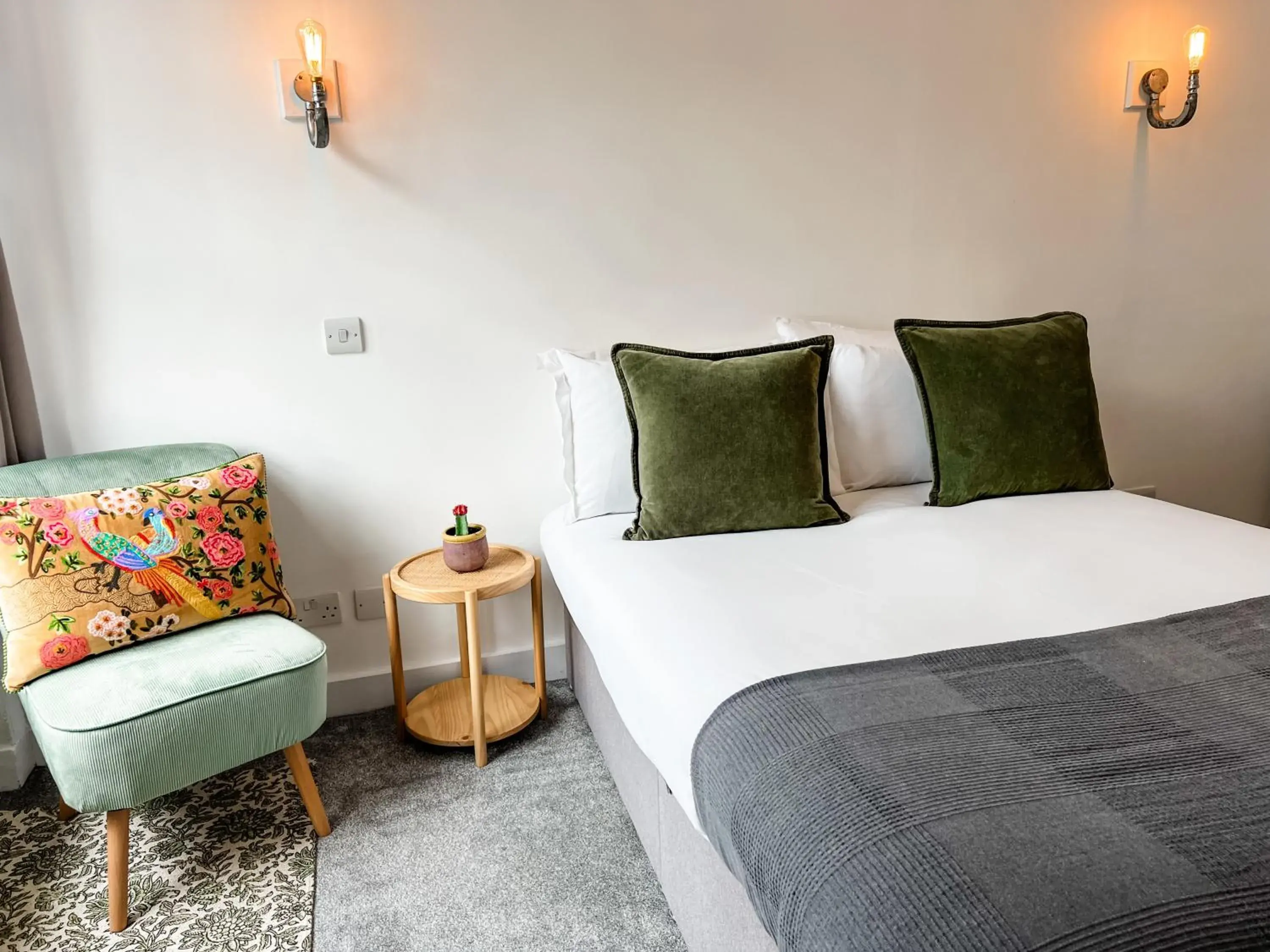 Queen Room in Dog and Whistle Pub Queen Room in Dog and Whistle Pub