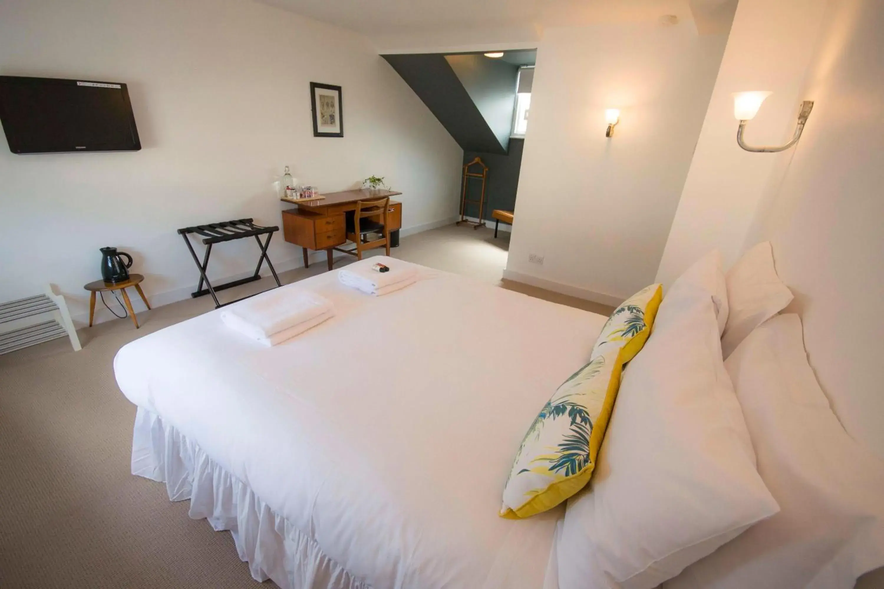 Large King Room in Dog and Whistle Pub Large King Room in Dog and Whistle Pub